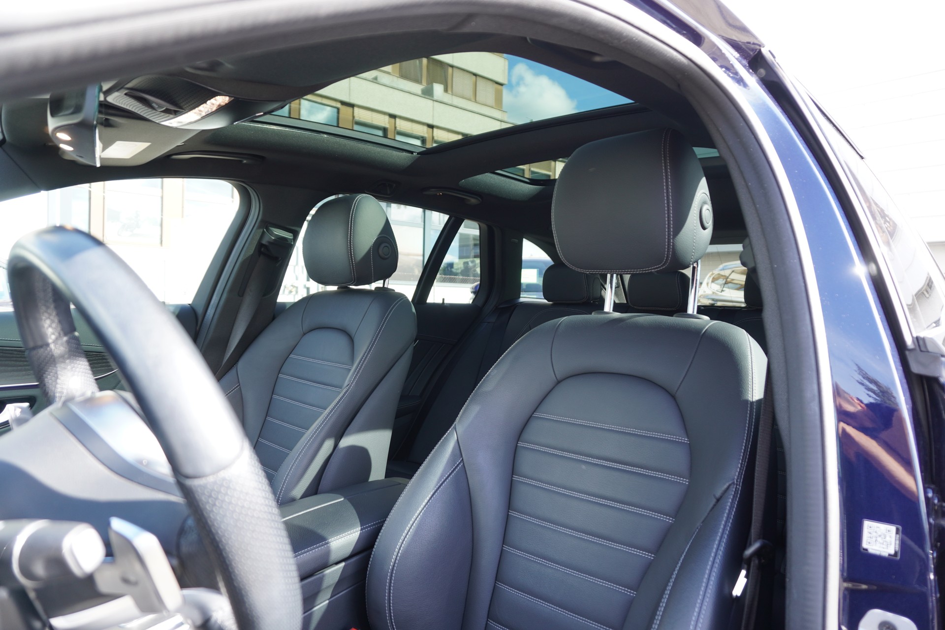 MERCEDES-BENZ C 220 d Swiss Star AMG Line 4M 9G-Tronic-image-12