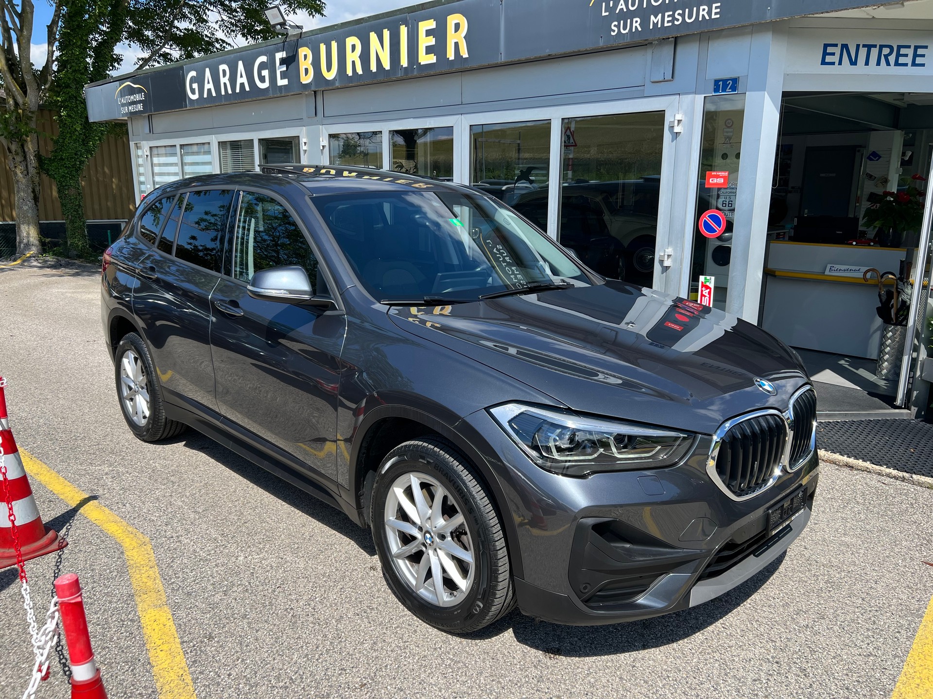 BMW X1 xDrive 20i Essential Edition Steptronic