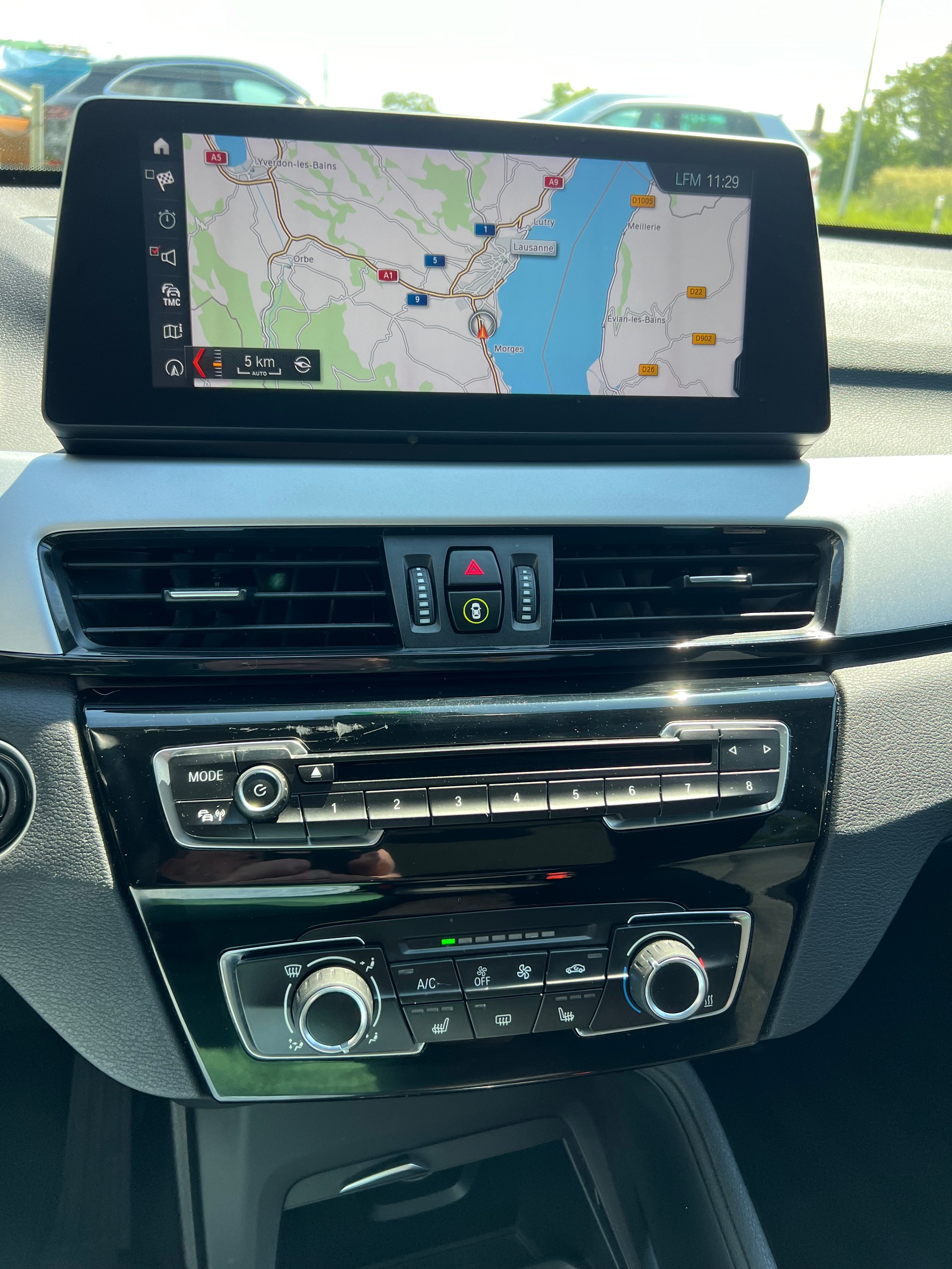 BMW X1 xDrive 20i Essential Edition Steptronic-image-5