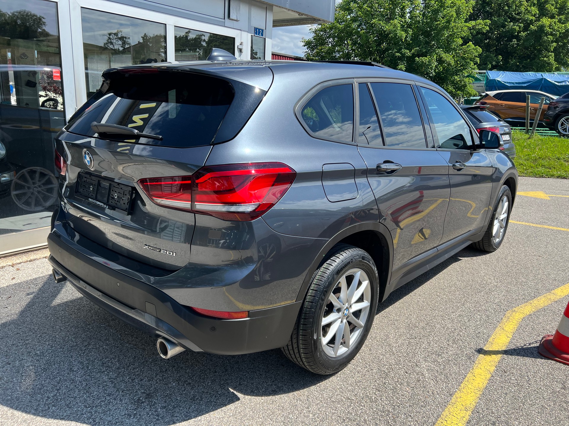 BMW X1 xDrive 20i Essential Edition Steptronic-showroom-element-2
