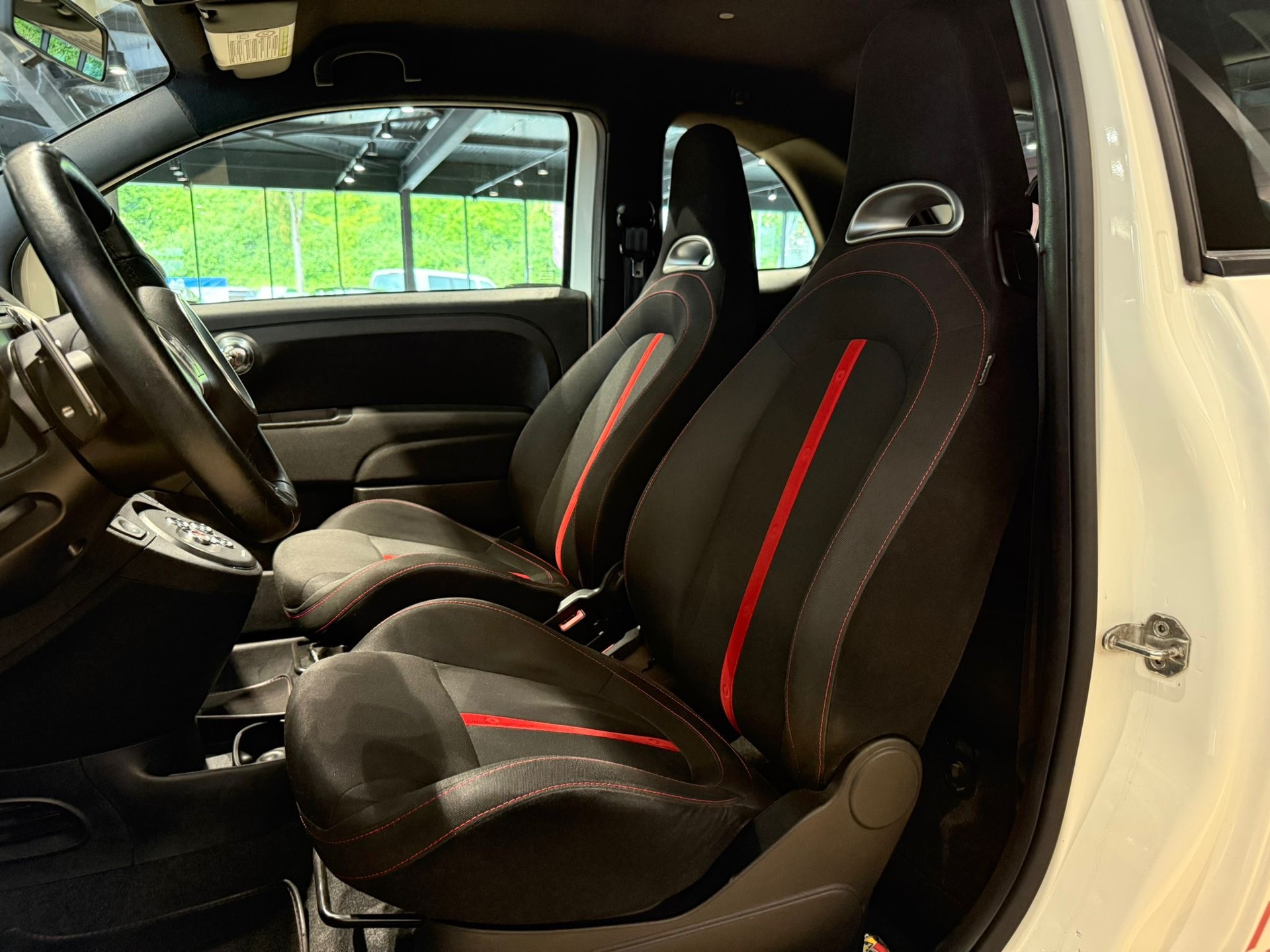 FIAT 500 1.4 16V Turbo Abarth Dualogic-image-10