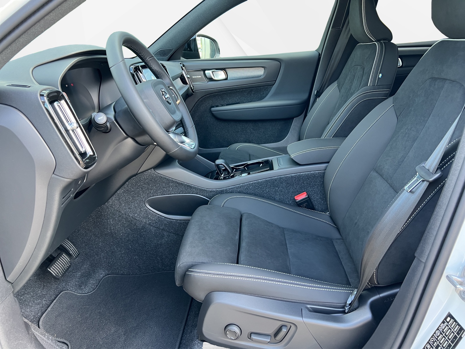 VOLVO EX40 Twin Ultra AWD-image-9