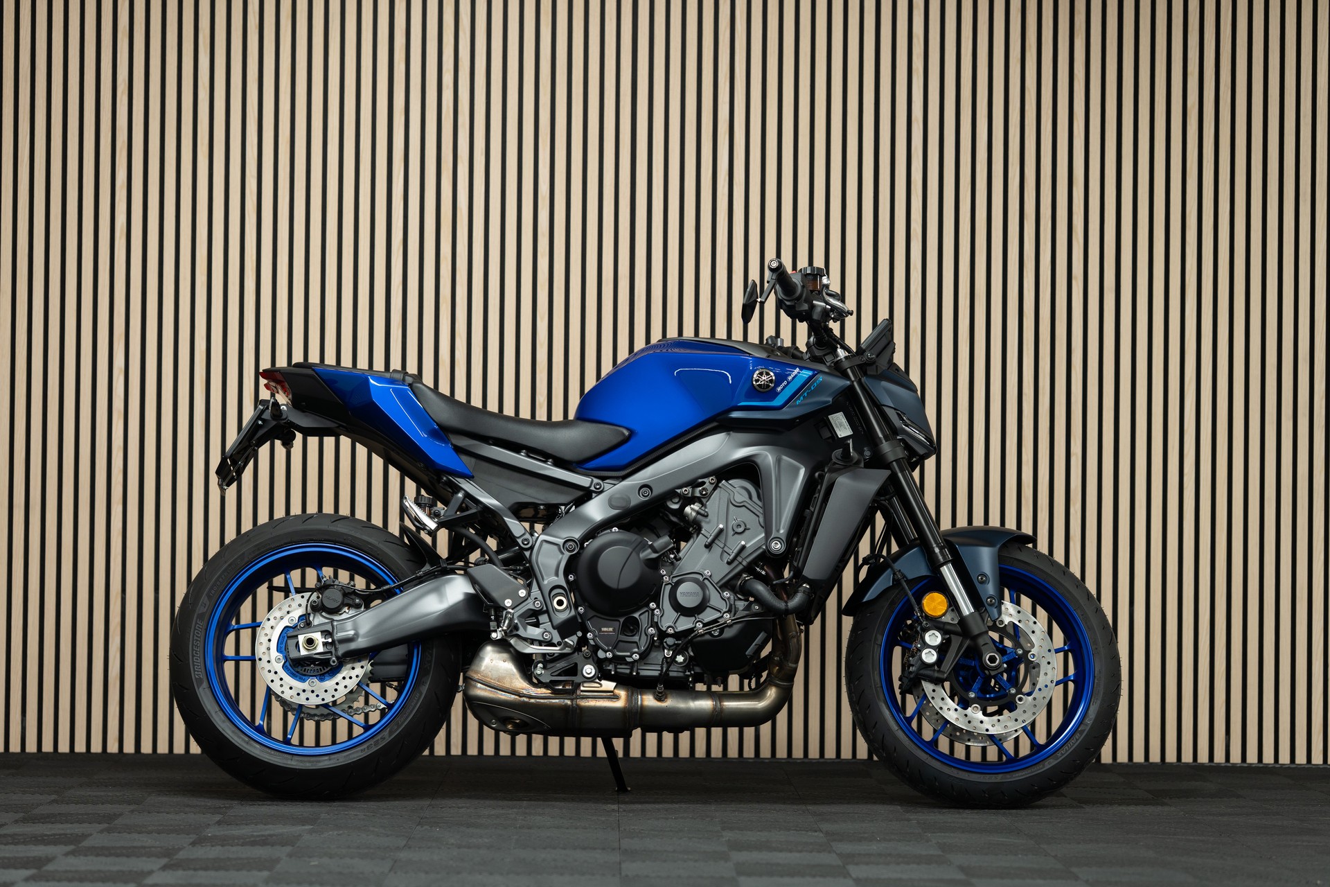 YAMAHA MT-09 35 kW mit Kurzheck und Lenkerendspiegeln-image-0