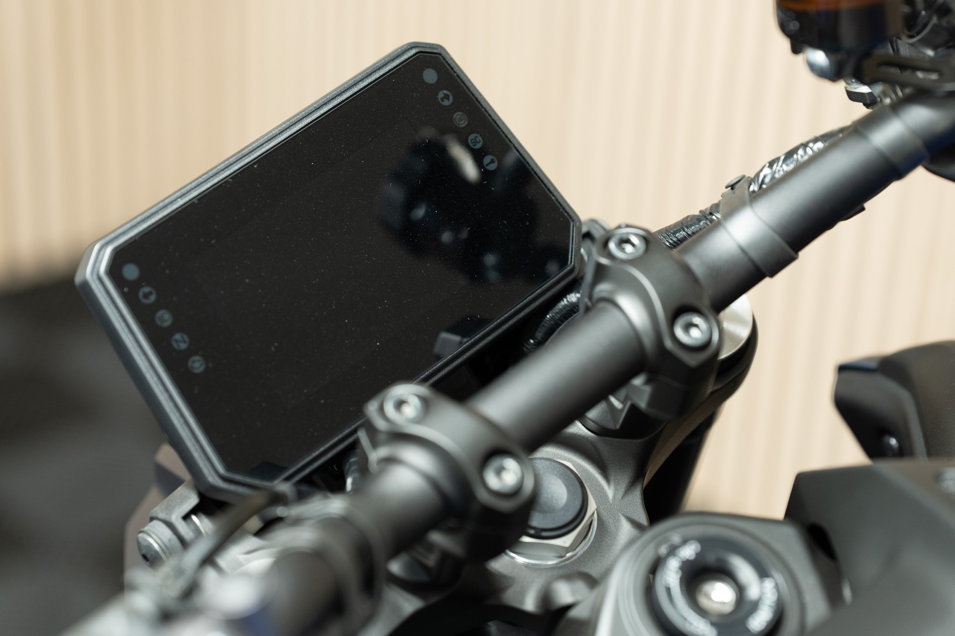 YAMAHA MT-09 35 kW mit Kurzheck und Lenkerendspiegeln-image-2