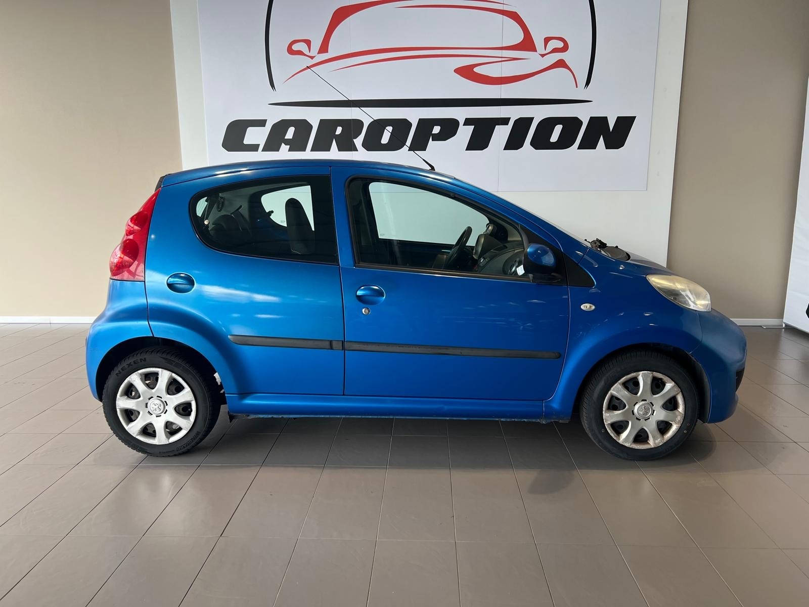 PEUGEOT 107 1.0 Swiss Edition-showroom-element-2