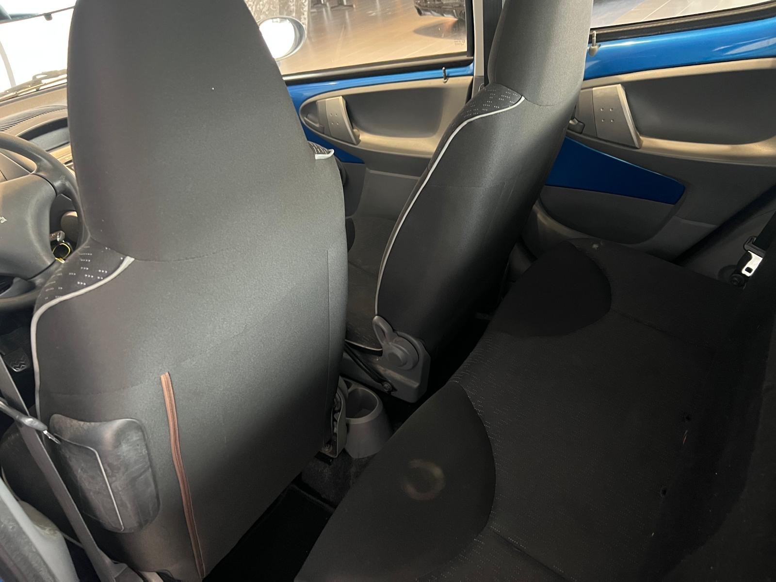 PEUGEOT 107 1.0 Swiss Edition-image-9