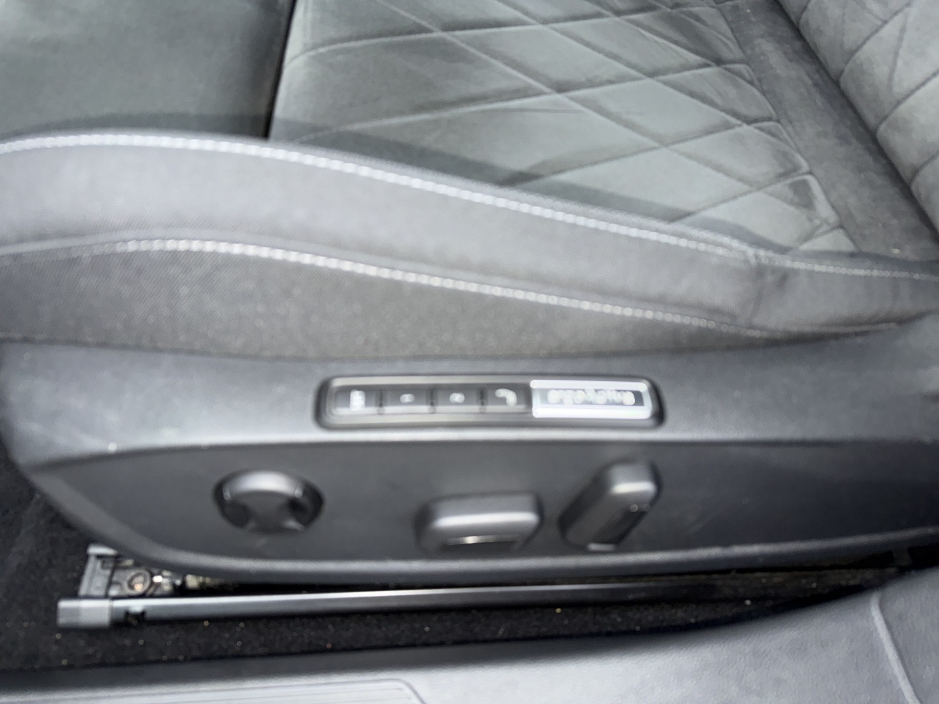 VW Golf 2.0 TSI Style DSG-image-10
