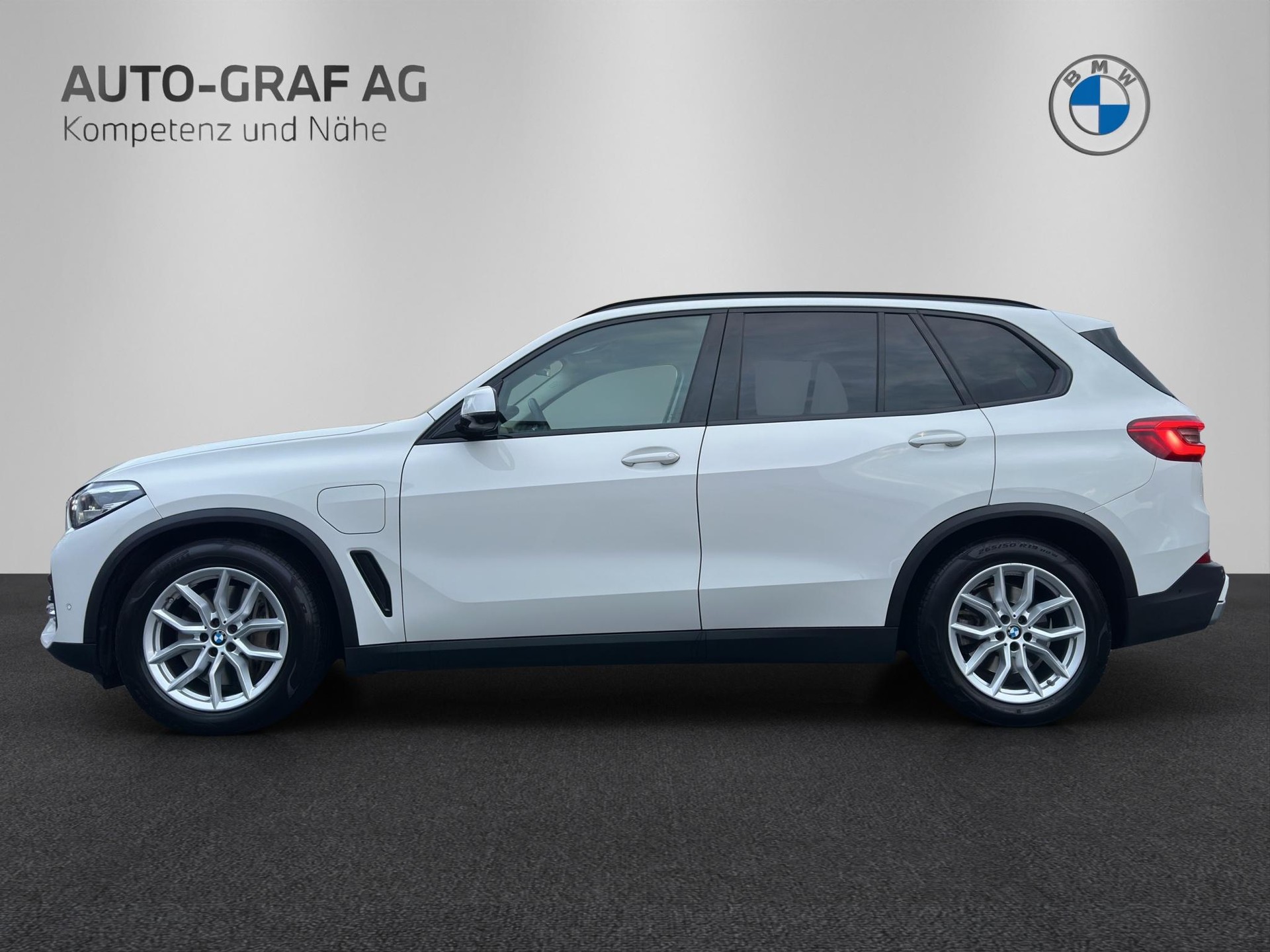 BMW X5 45e xDrive SAG-showroom-element-1