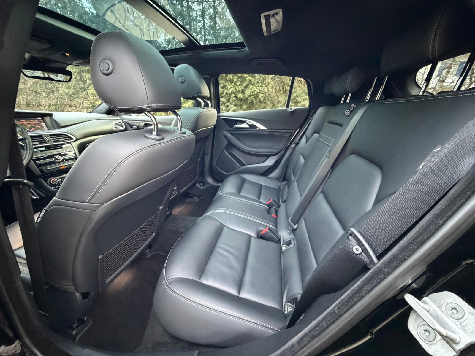 INFINITI Q30 2.2d Premium AWD DCT-image-12