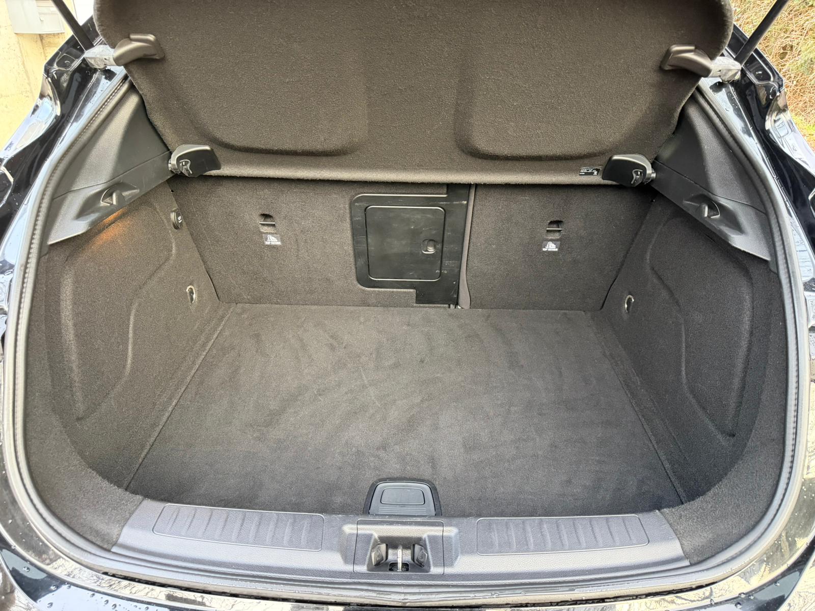 INFINITI Q30 2.2d Premium AWD DCT-image-13