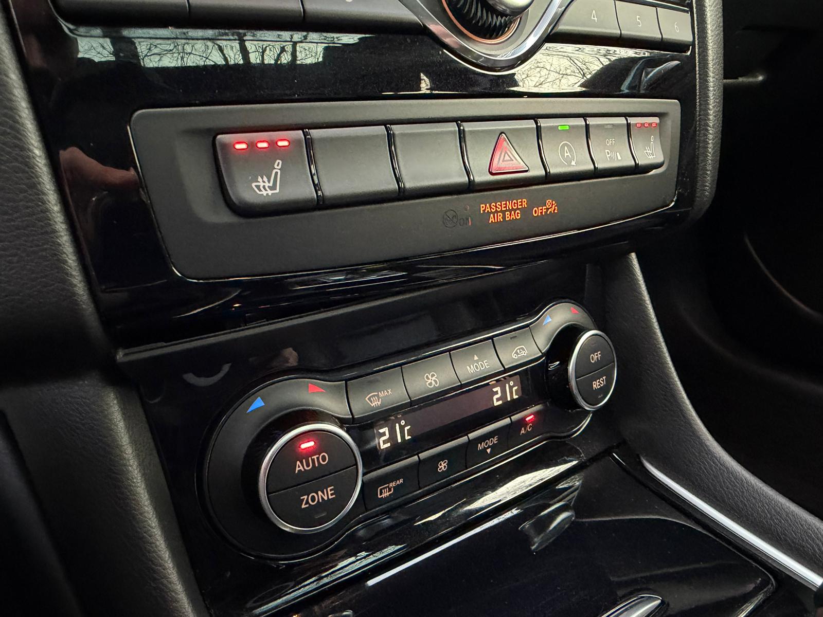 INFINITI Q30 2.2d Premium AWD DCT-image-21