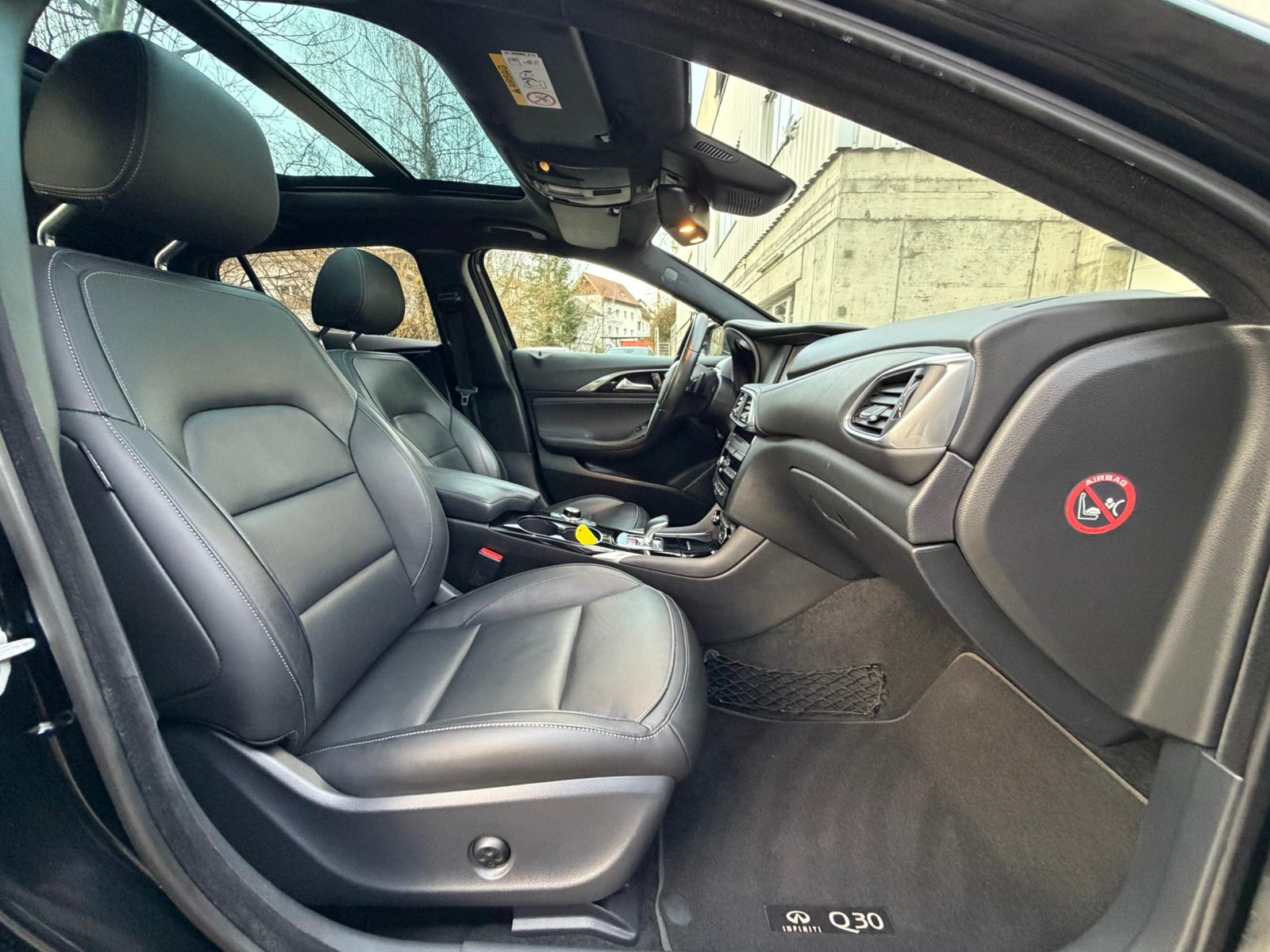 INFINITI Q30 2.2d Premium AWD DCT-image-15