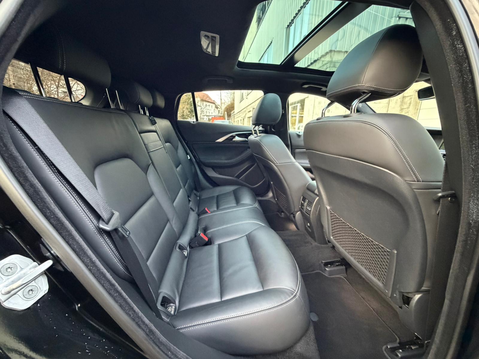 INFINITI Q30 2.2d Premium AWD DCT-image-14
