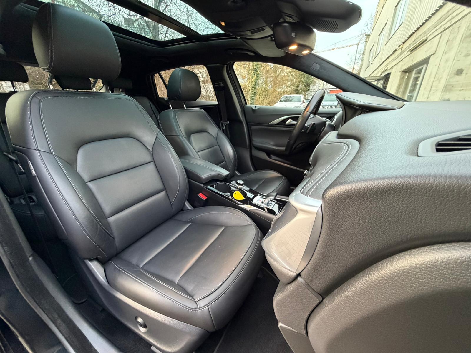 INFINITI Q30 2.2d Premium AWD DCT-image-16