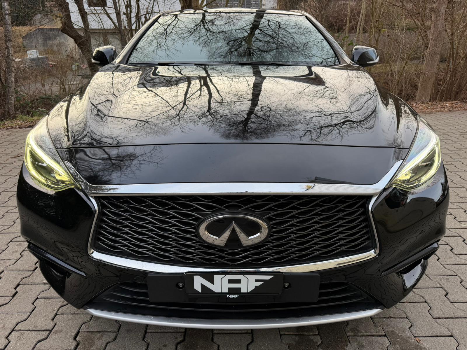INFINITI Q30 2.2d Premium AWD DCT-image-7