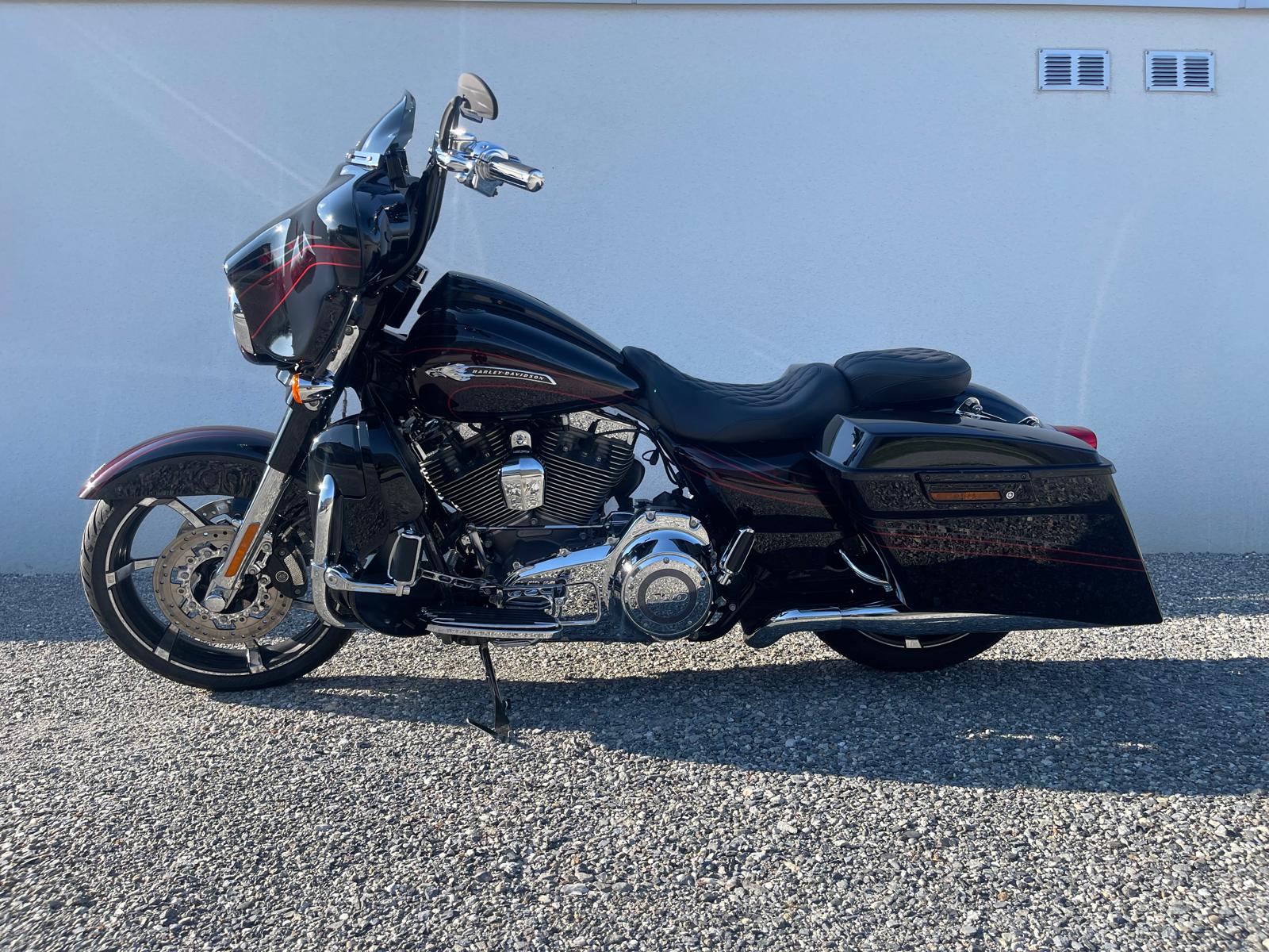 HARLEY-DAVIDSON FLHXSE Street Glide ABS CVO-image-2