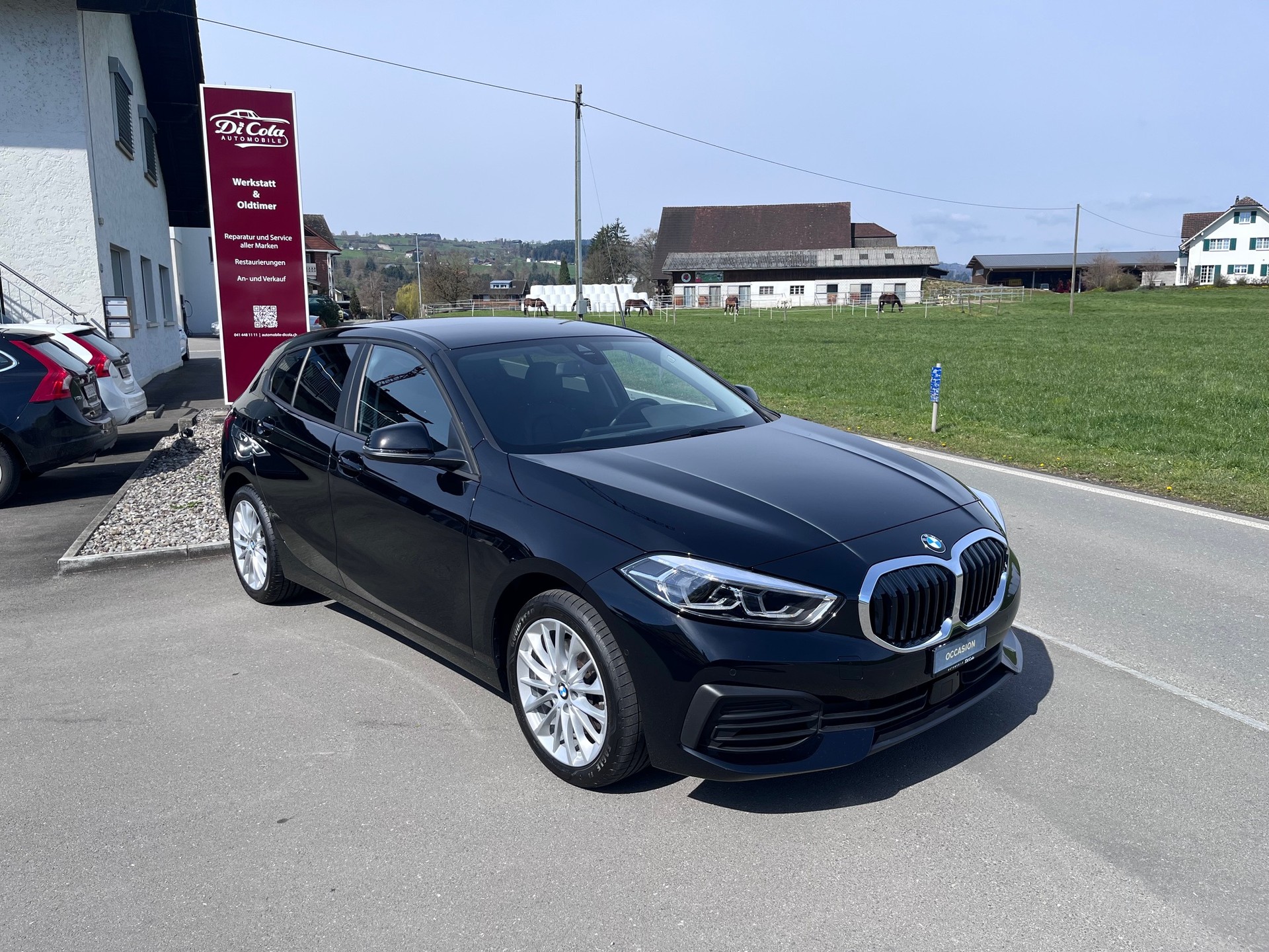 BMW 118i Steptronic-showroom-element-1