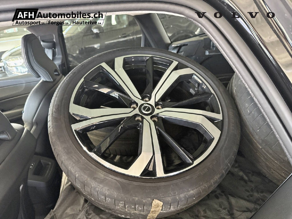 VOLVO XC60 2.0 T6 TE Ultimate Dark eAWD-image-16