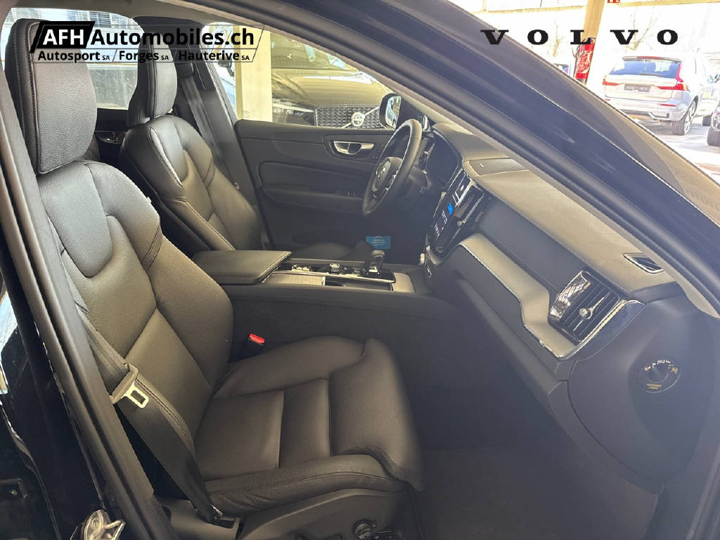 VOLVO XC60 2.0 T6 TE Ultimate Dark eAWD-image-8