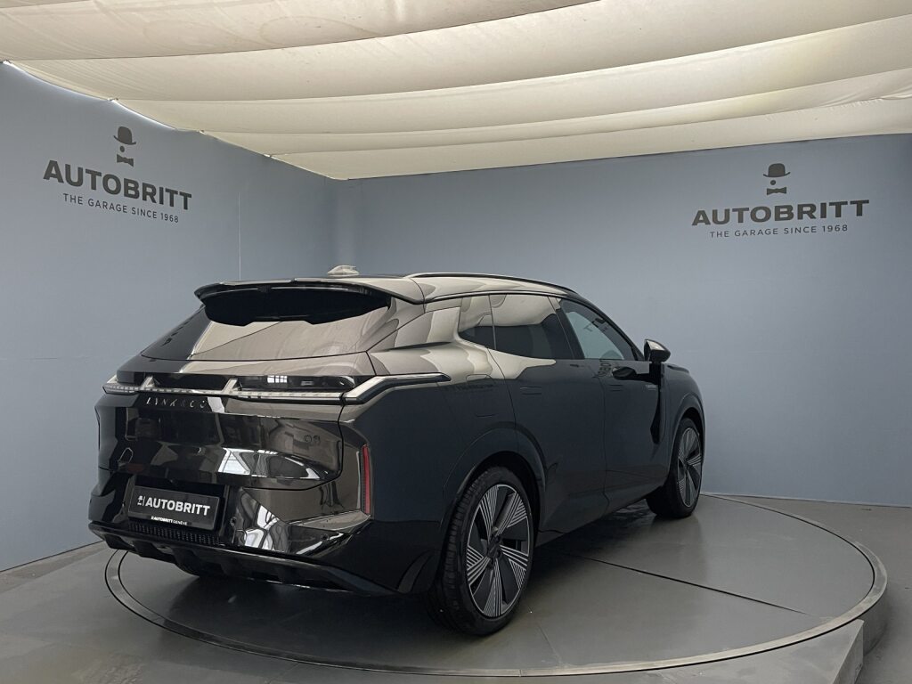 LYNK & CO 08 1.5 PHEV More-showroom-element-3