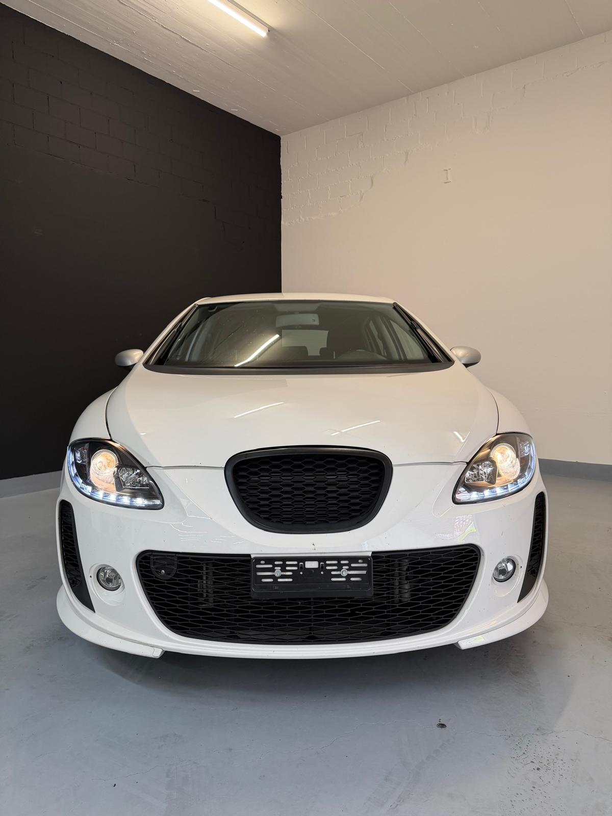 SEAT Leon 2.0 TSI FR CH-Fahrzeug Optisches Tuning-showroom-element-1