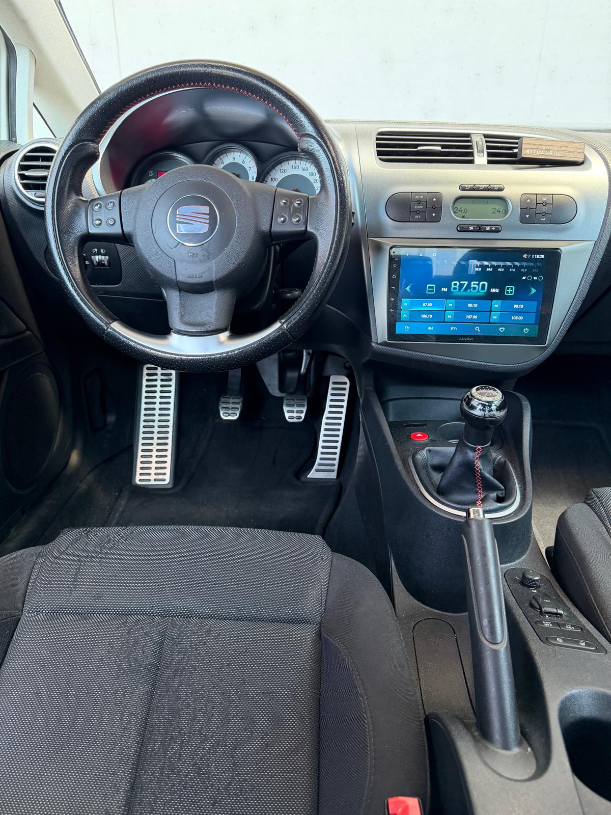 SEAT Leon 2.0 TSI FR CH-Fahrzeug Optisches Tuning-image-7