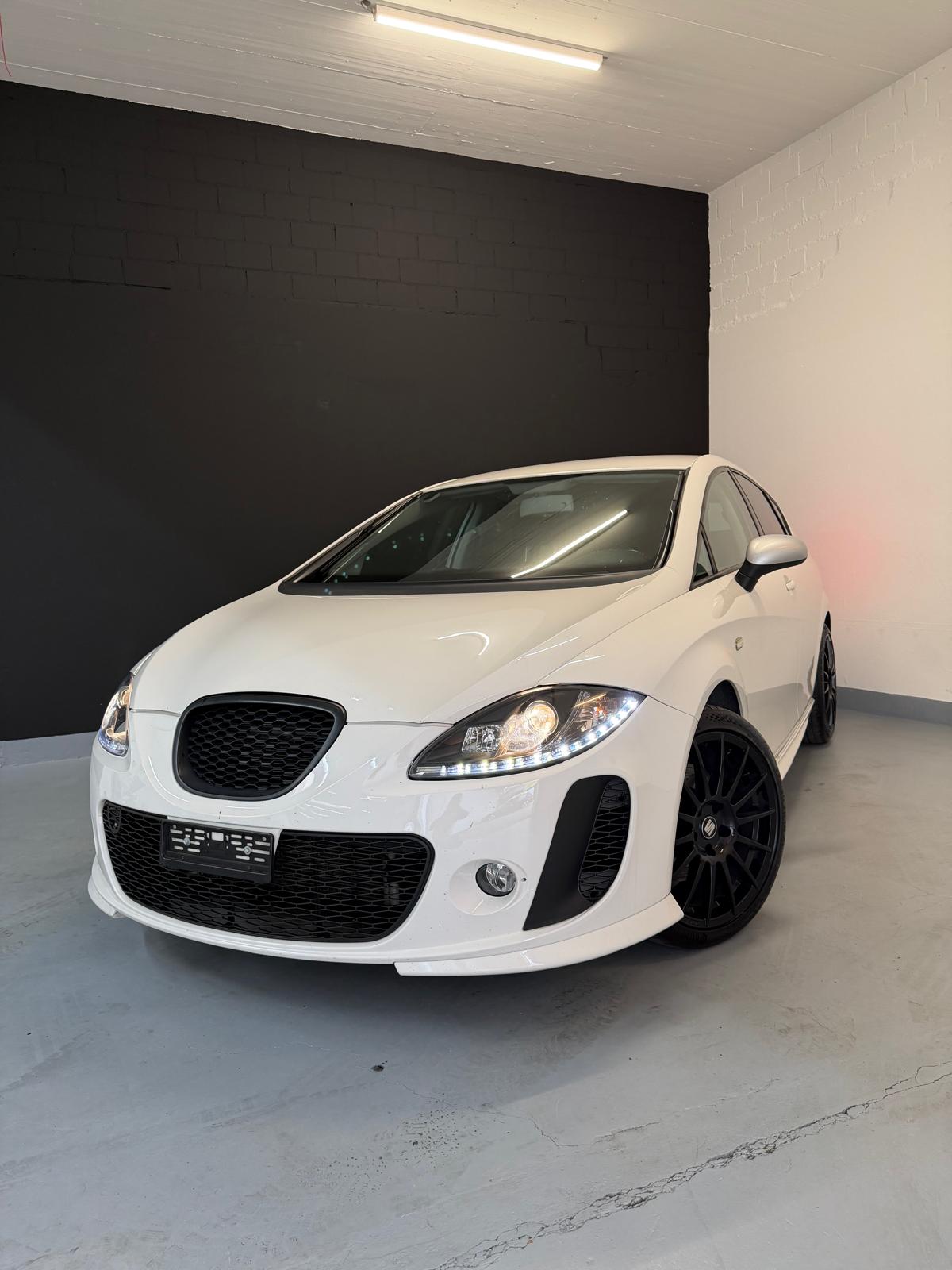 SEAT Leon 2.0 TSI FR CH-Fahrzeug Optisches Tuning-showroom-element-2