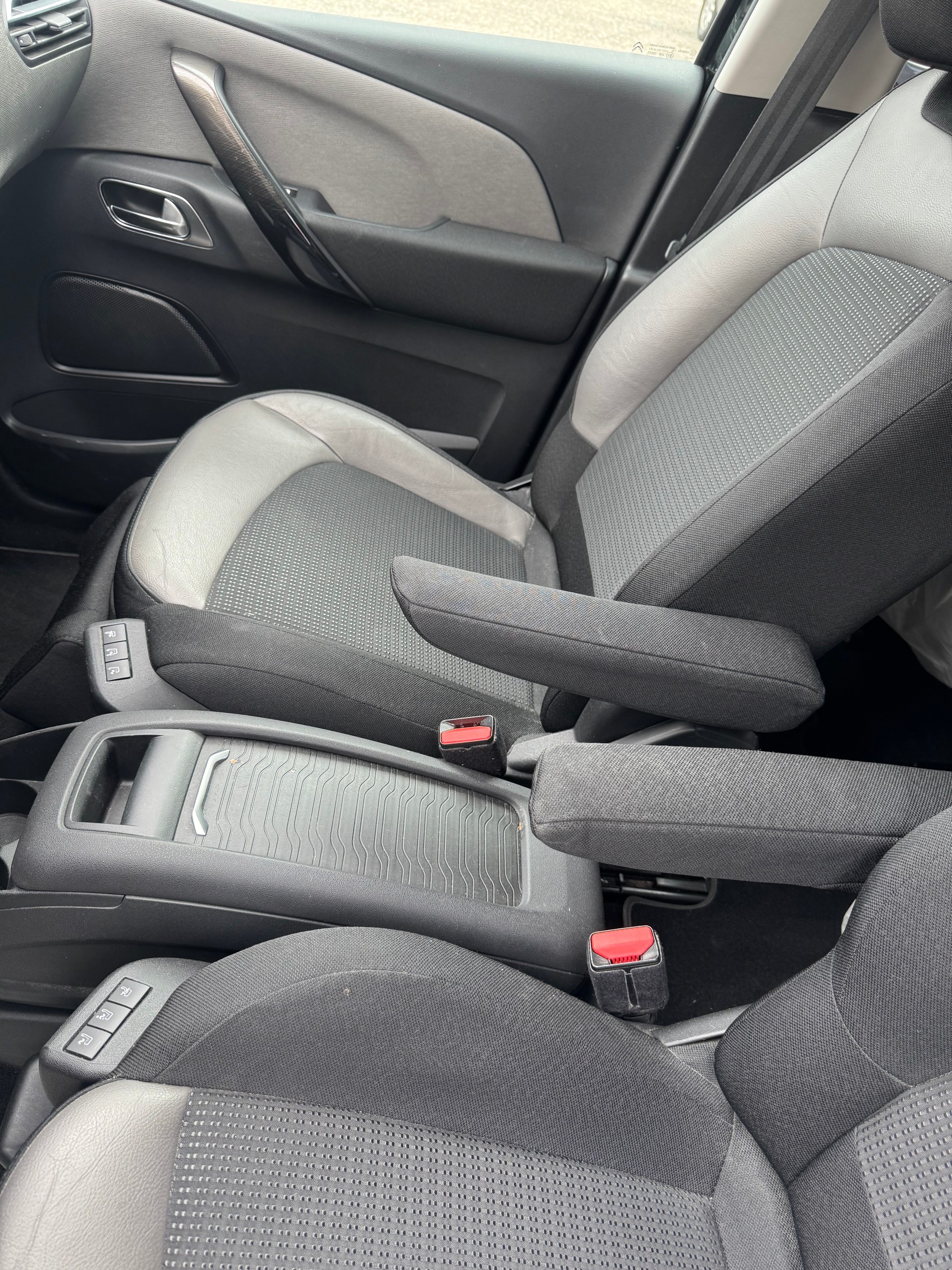CITROEN C4 GRAND PICASSO-image-12