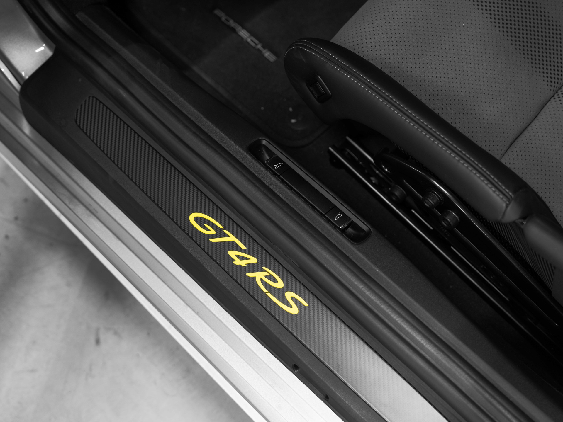 PORSCHE 718 Cayman GT4 RS PDK-image-24