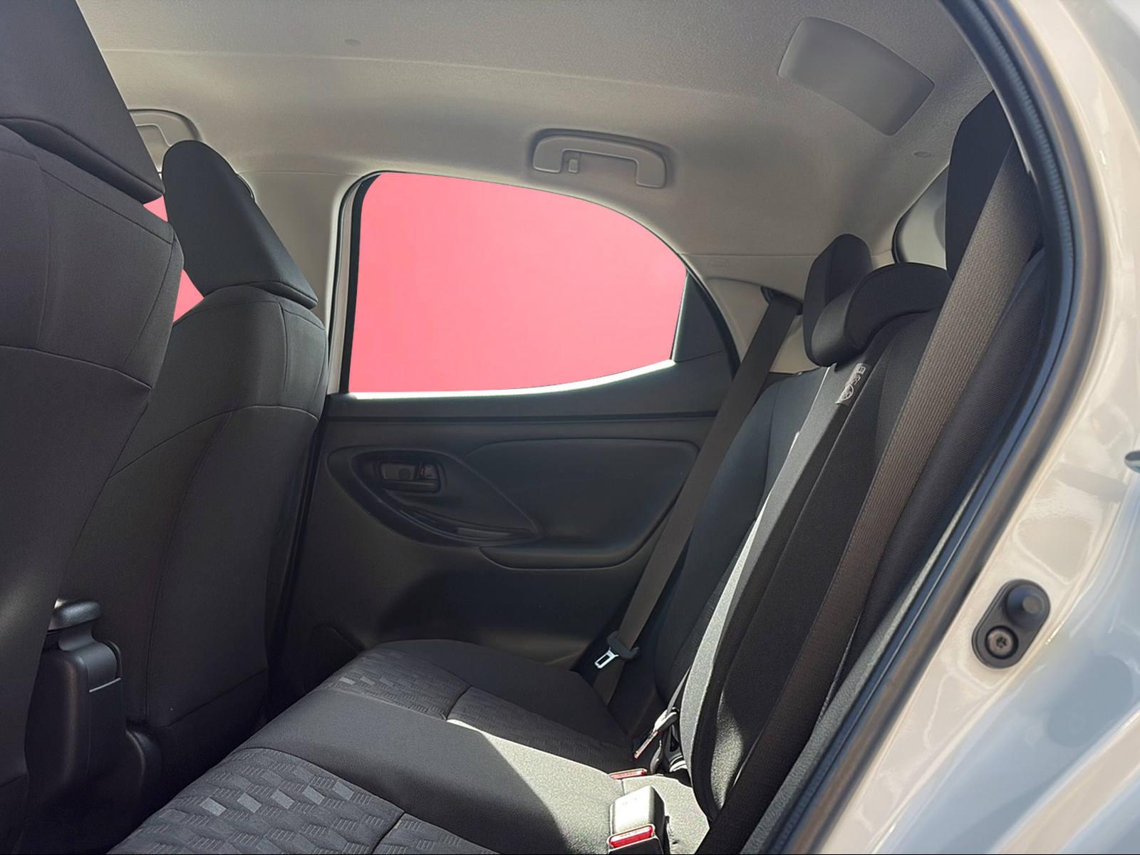 TOYOTA Yaris 1.5 VVT-i HSD Comfort-image-6