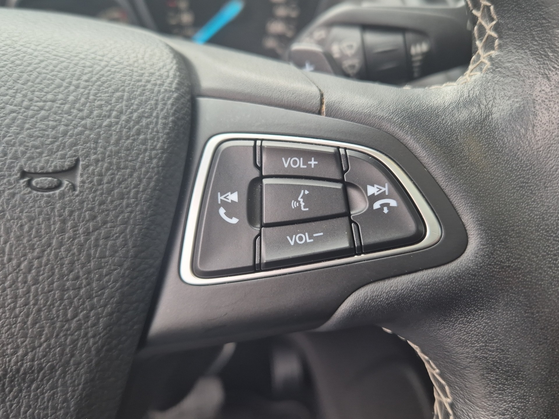 FORD Kuga 2.0 TDCi Vignale 4WD PowerShift-image-16