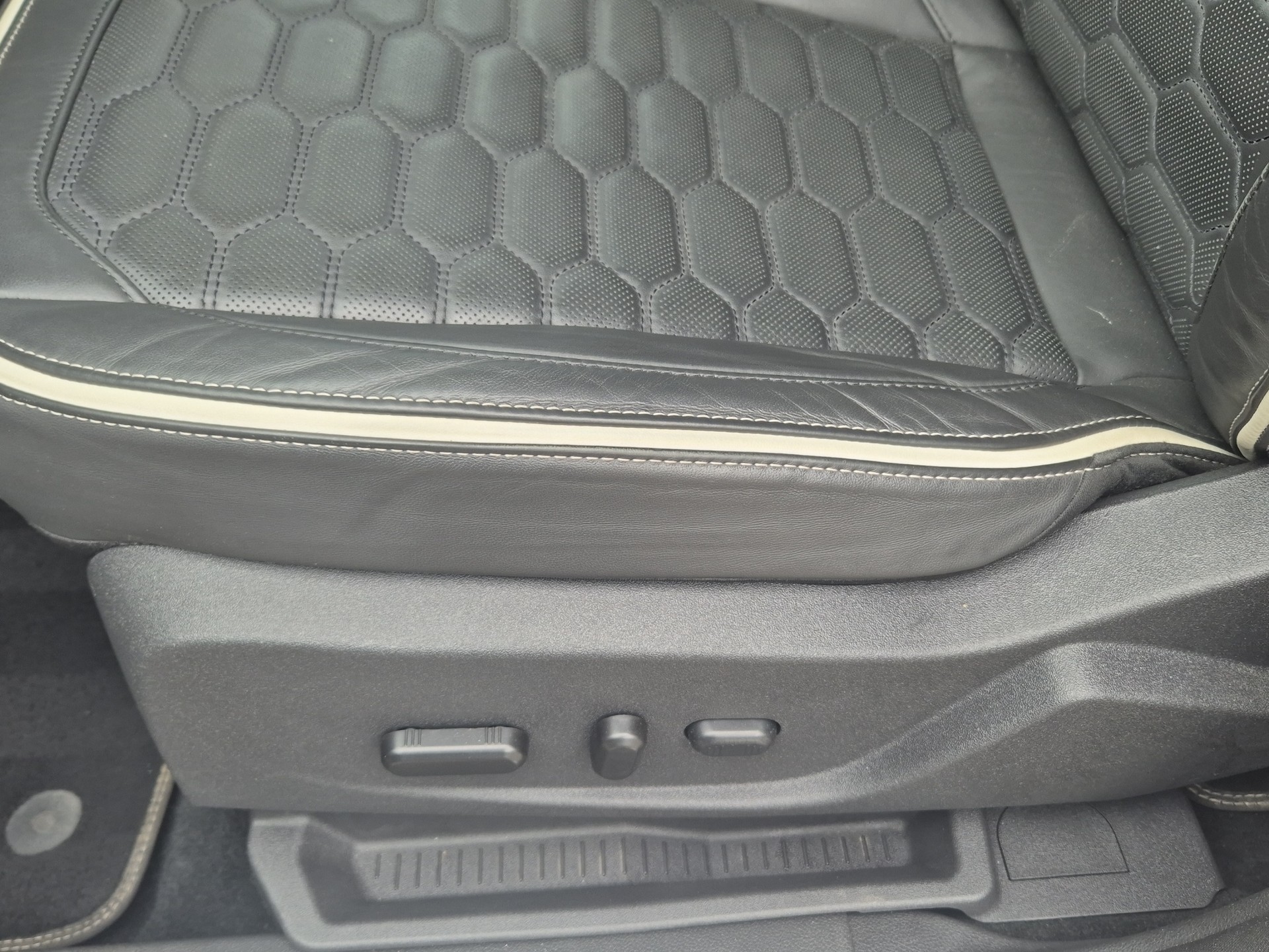 FORD Kuga 2.0 TDCi Vignale 4WD PowerShift-image-10