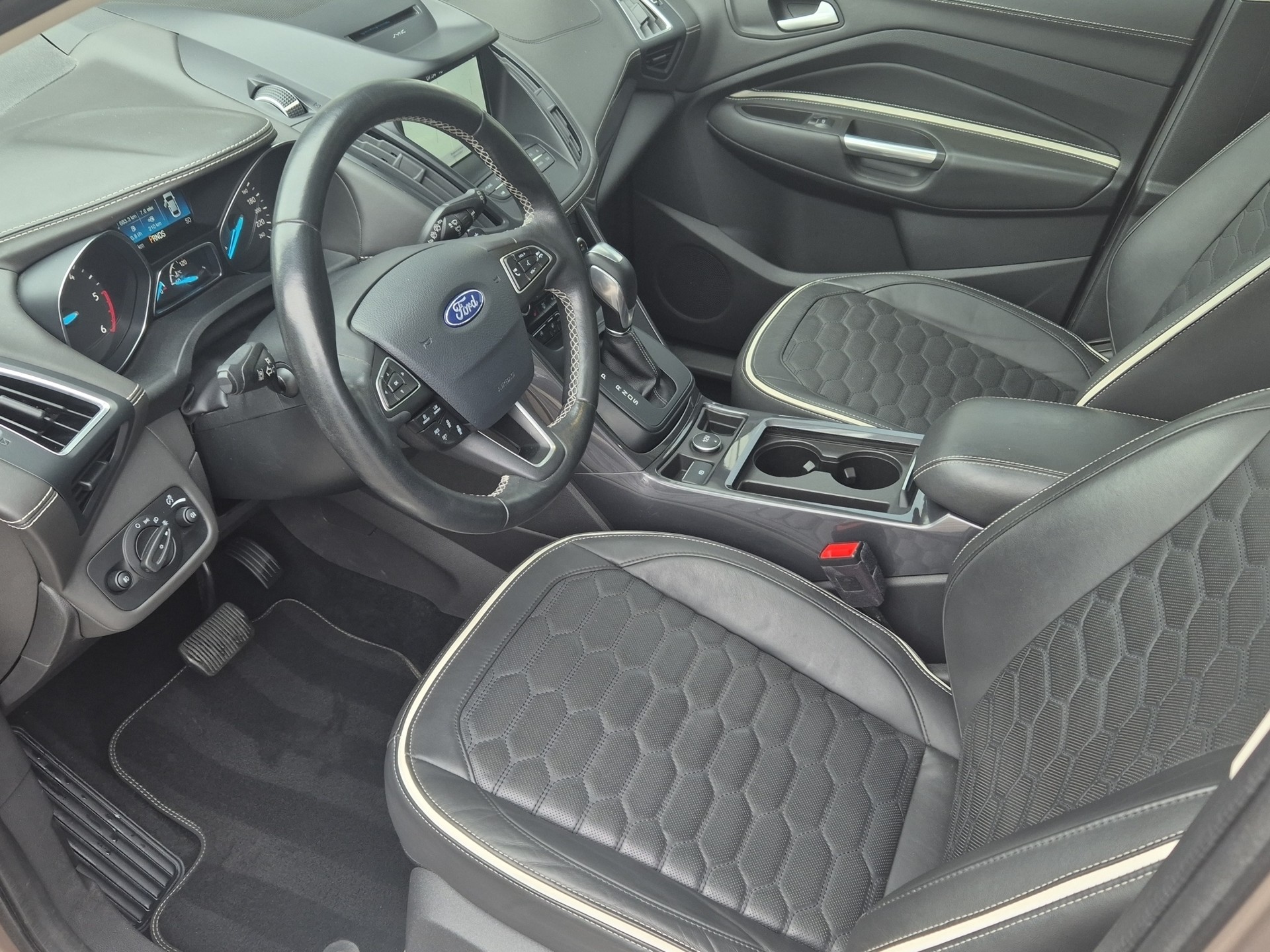 FORD Kuga 2.0 TDCi Vignale 4WD PowerShift-image-9