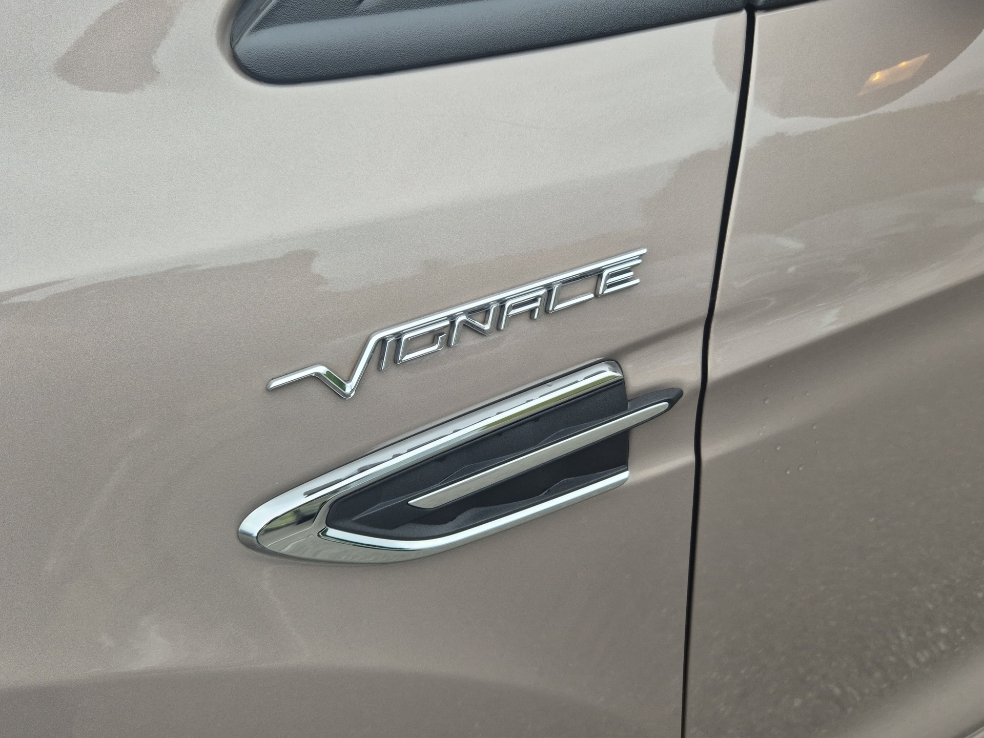 FORD Kuga 2.0 TDCi Vignale 4WD PowerShift-image-4