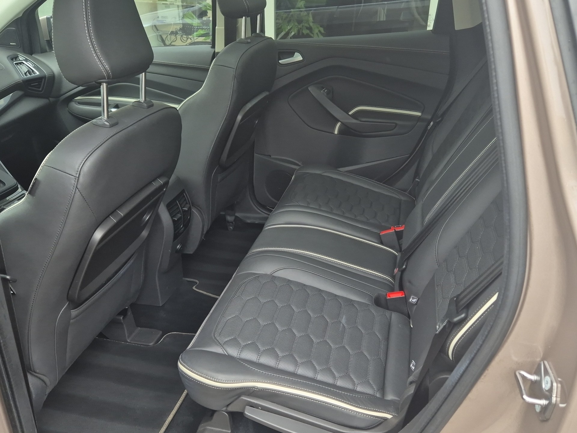 FORD Kuga 2.0 TDCi Vignale 4WD PowerShift-image-21