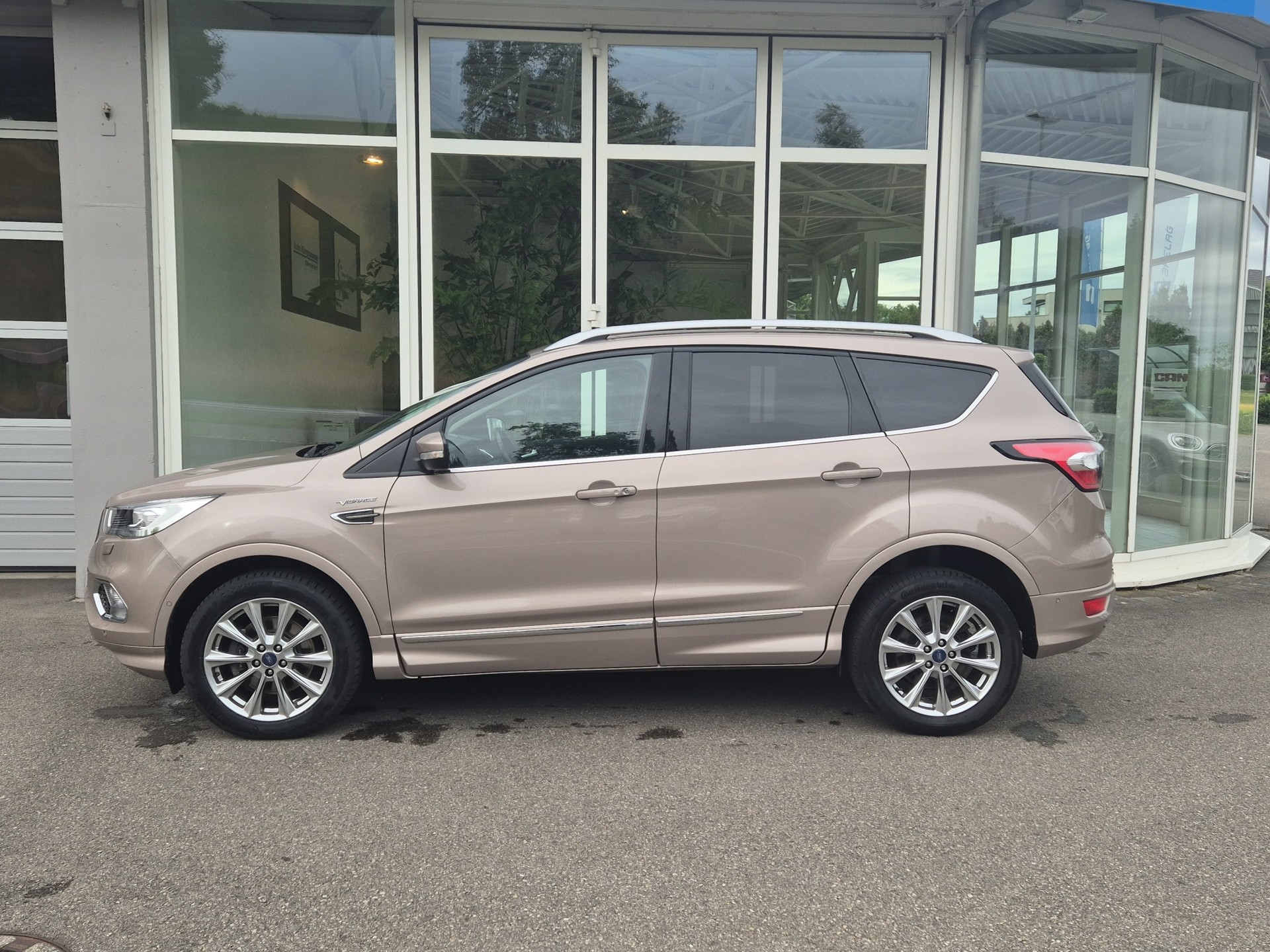 FORD Kuga 2.0 TDCi Vignale 4WD PowerShift-showroom-element-3