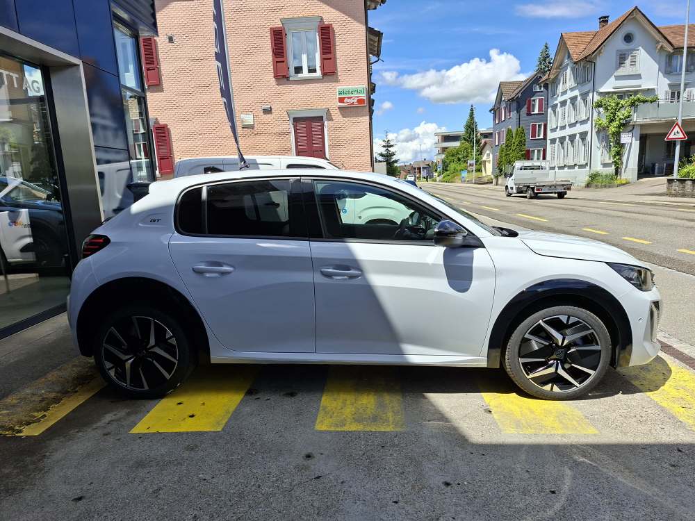 PEUGEOT 208 1.2 Hybrid 145 GT-image-5