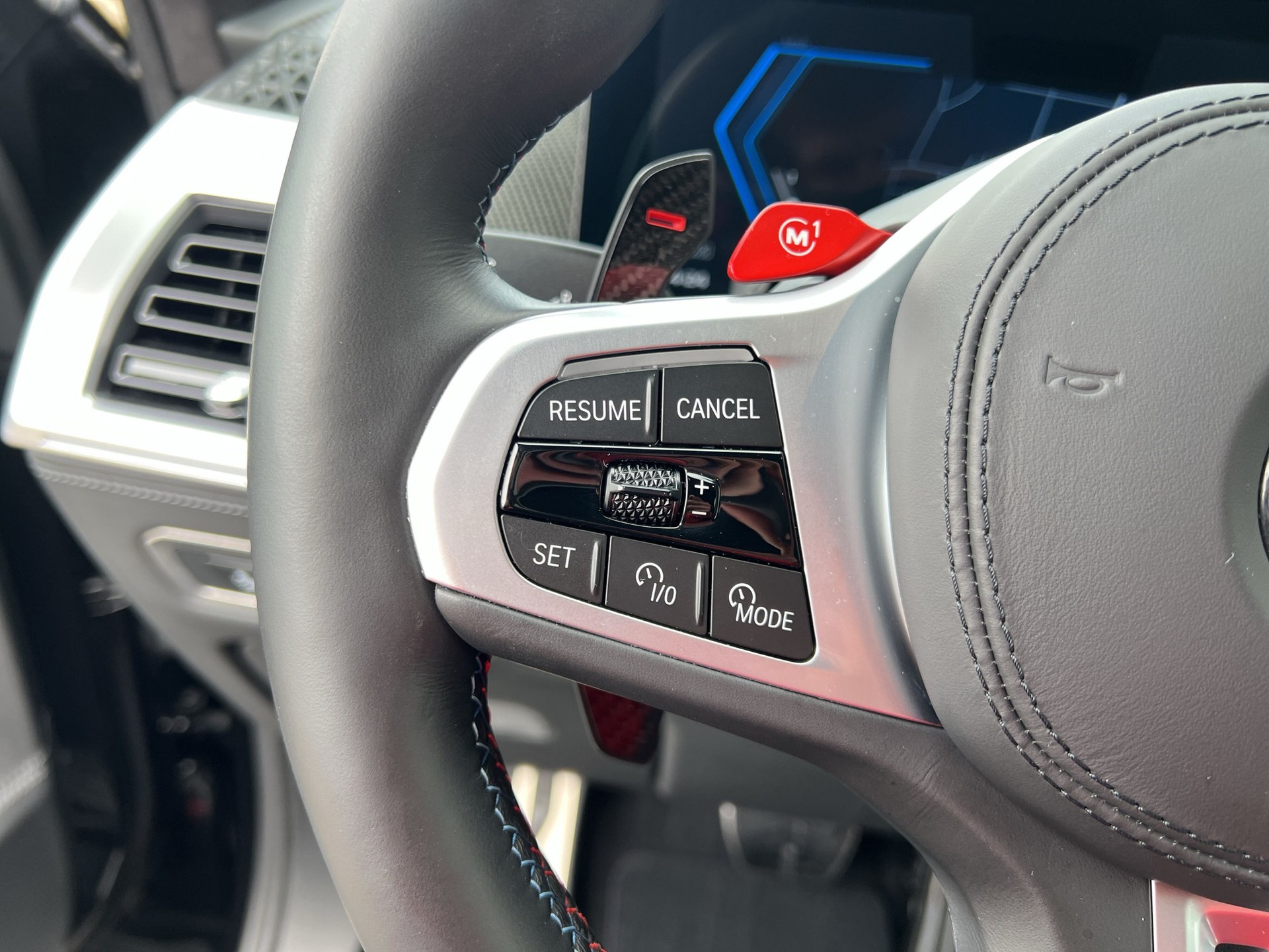 BMW XM xDrive 50e PHEV Steptronic-image-14