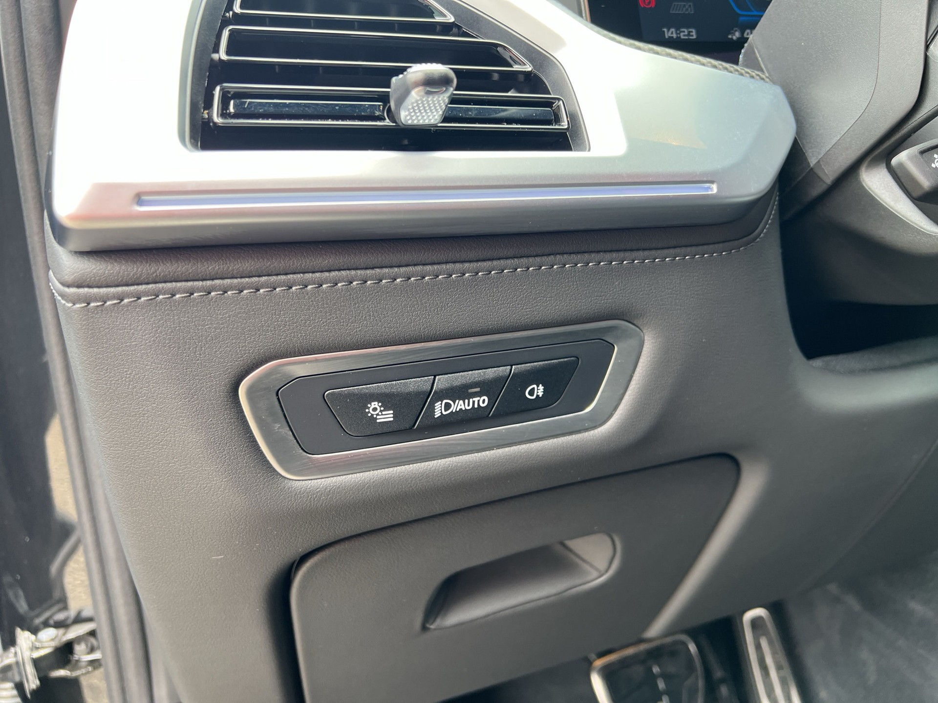 BMW XM xDrive 50e PHEV Steptronic-image-19