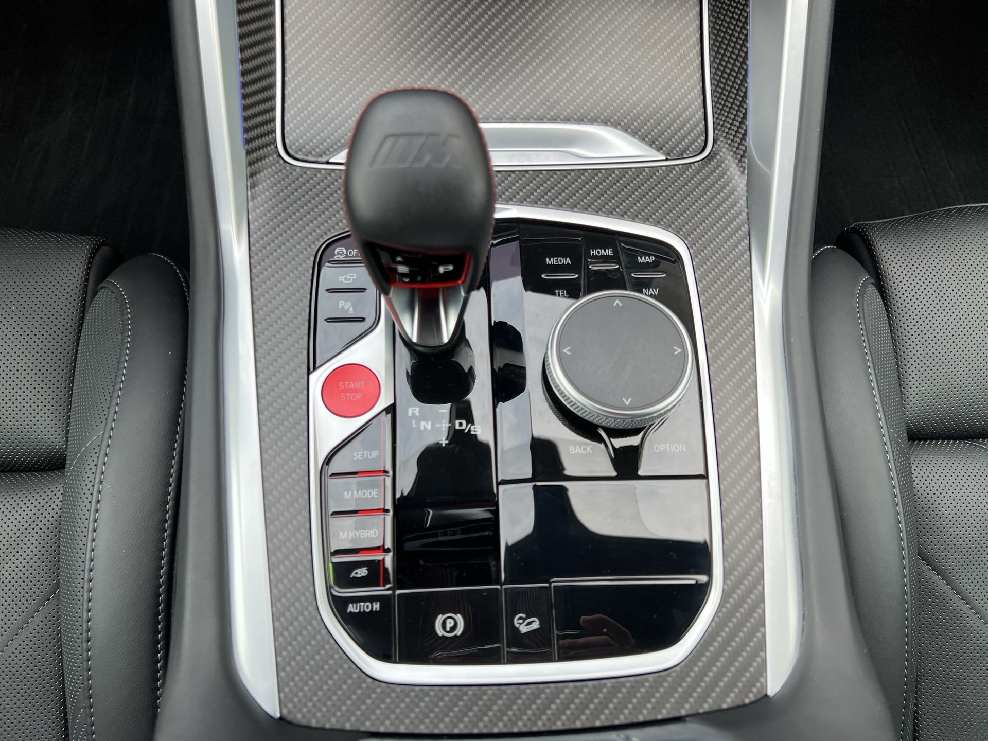 BMW XM xDrive 50e PHEV Steptronic-image-12