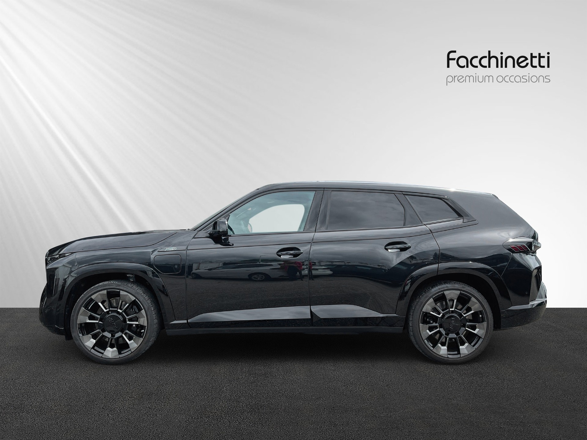 BMW XM xDrive 50e PHEV Steptronic-showroom-element-1