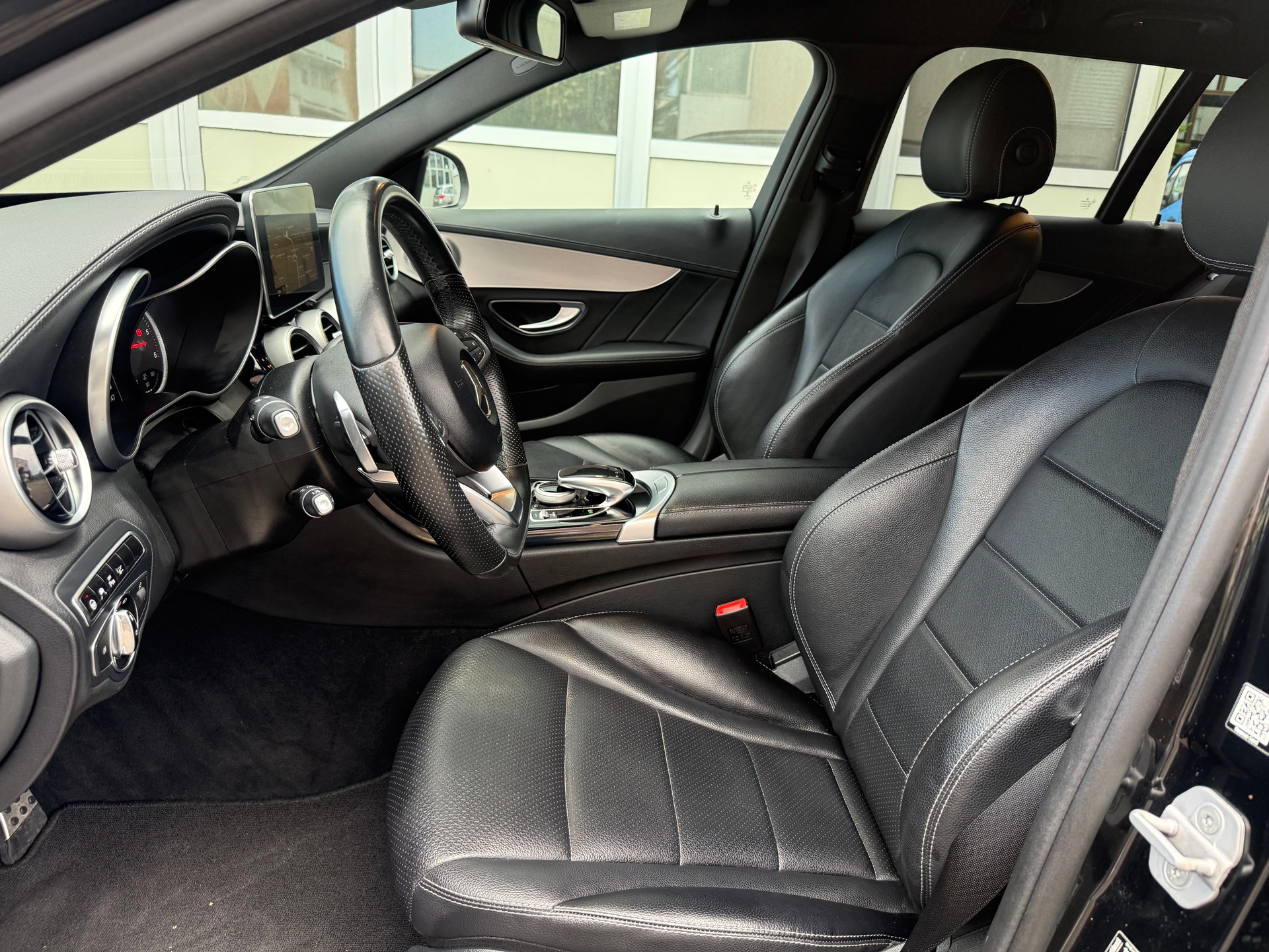 MERCEDES-BENZ C 250 BlueTEC AMG Line 4Matic 7G-Tronic-image-6