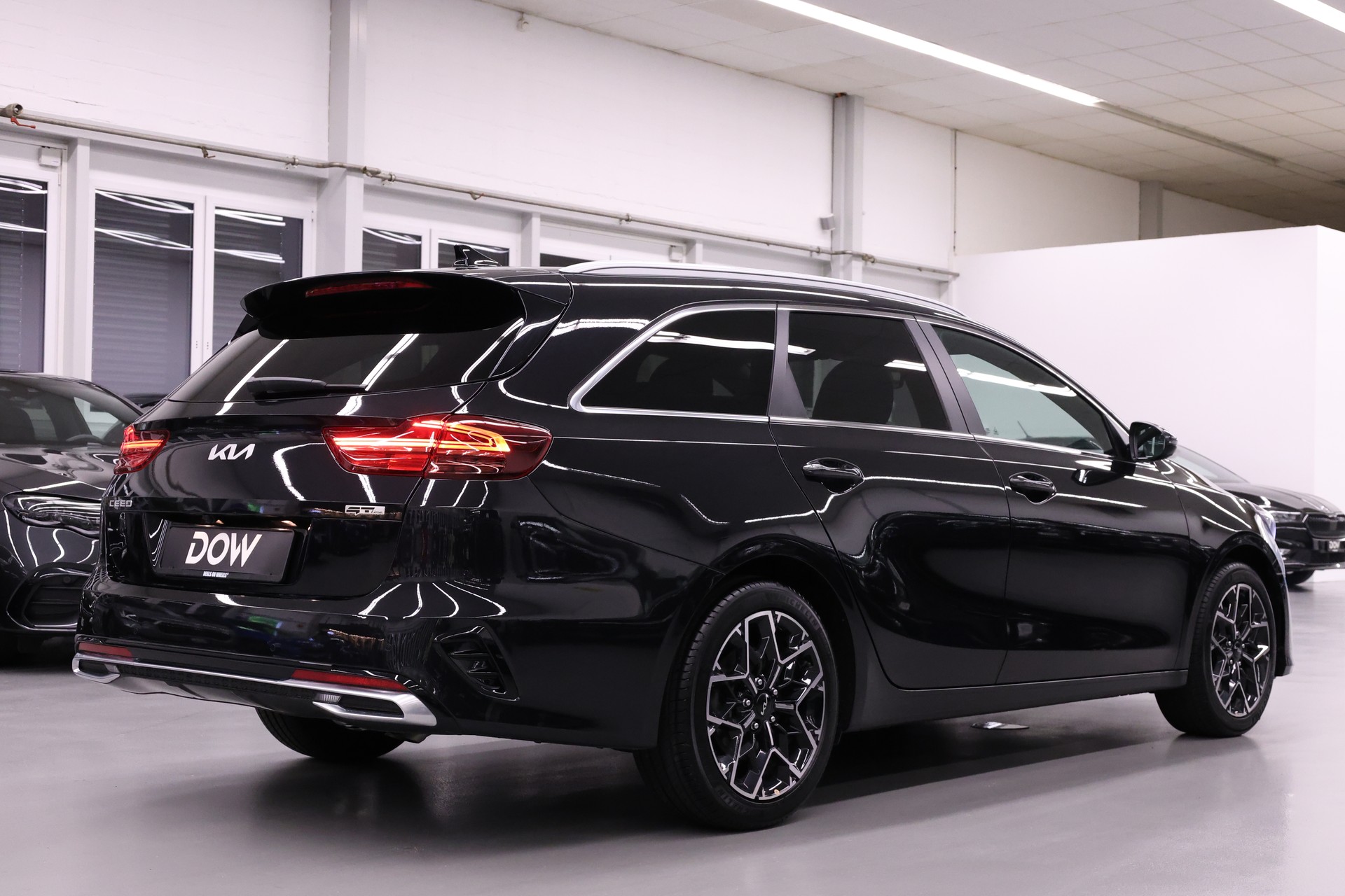KIA Ceed SW 1.5 T-GDi MHEV GT-Line-image-3