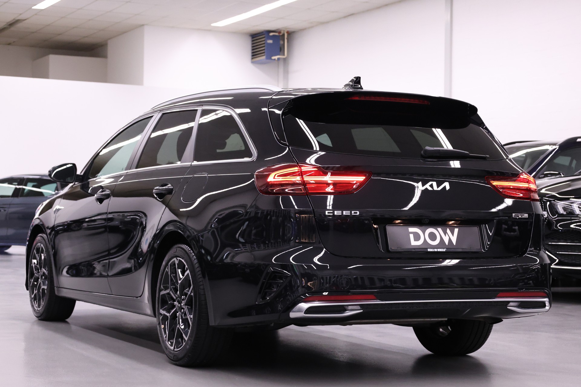 KIA Ceed SW 1.5 T-GDi MHEV GT-Line-image-5