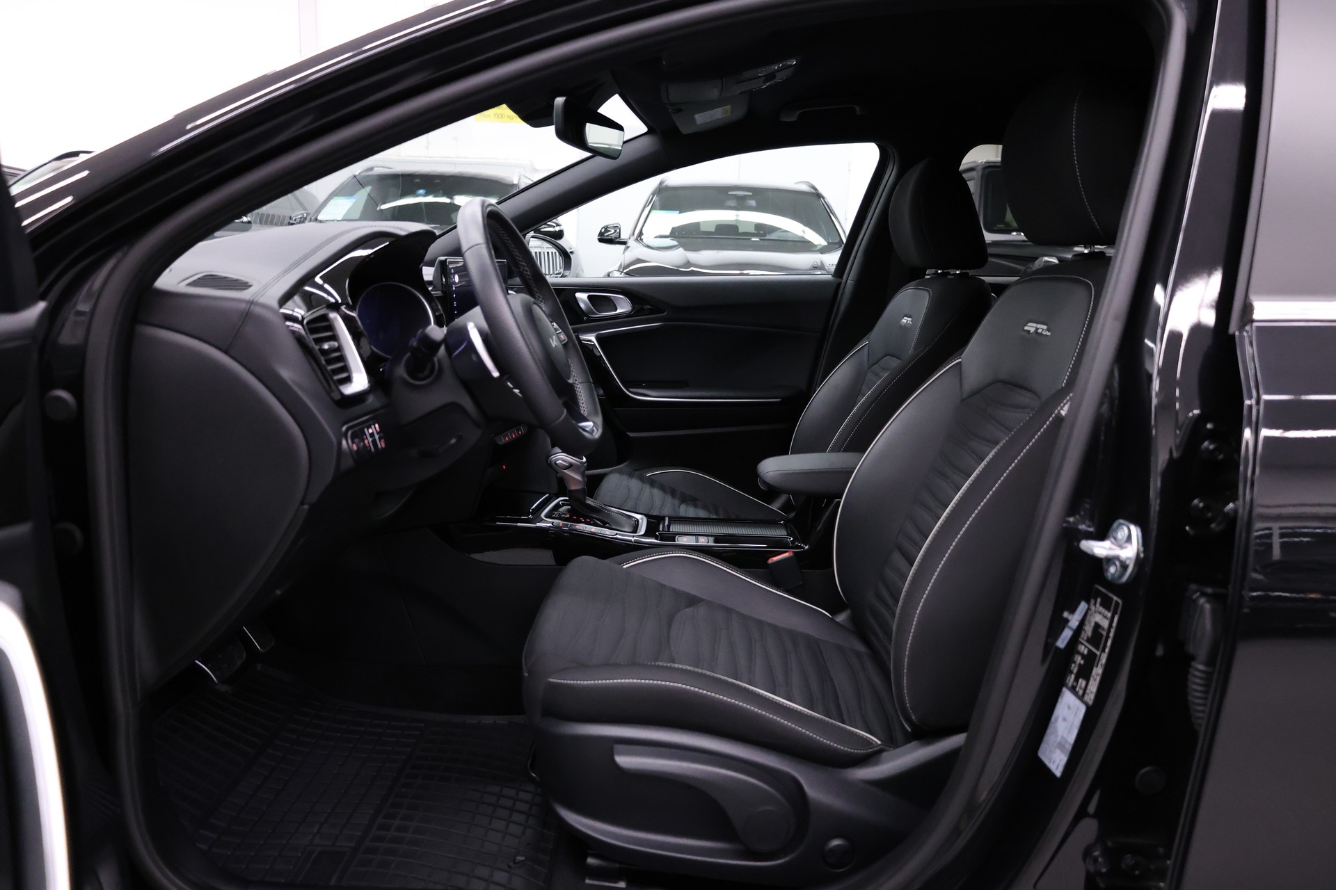 KIA Ceed SW 1.5 T-GDi MHEV GT-Line-image-14