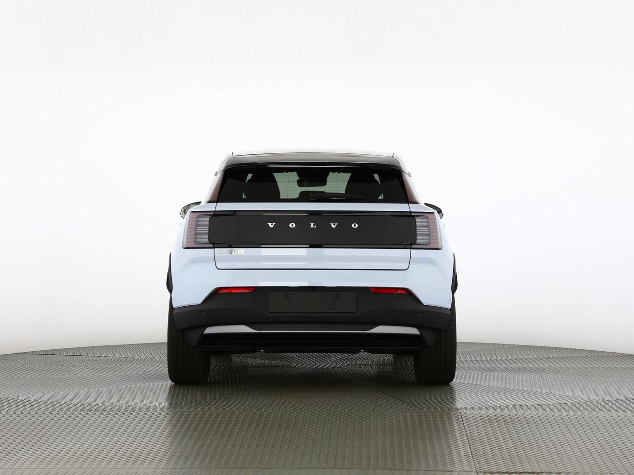 VOLVO EX30 CC P8 Ultra AWD-showroom-element-3