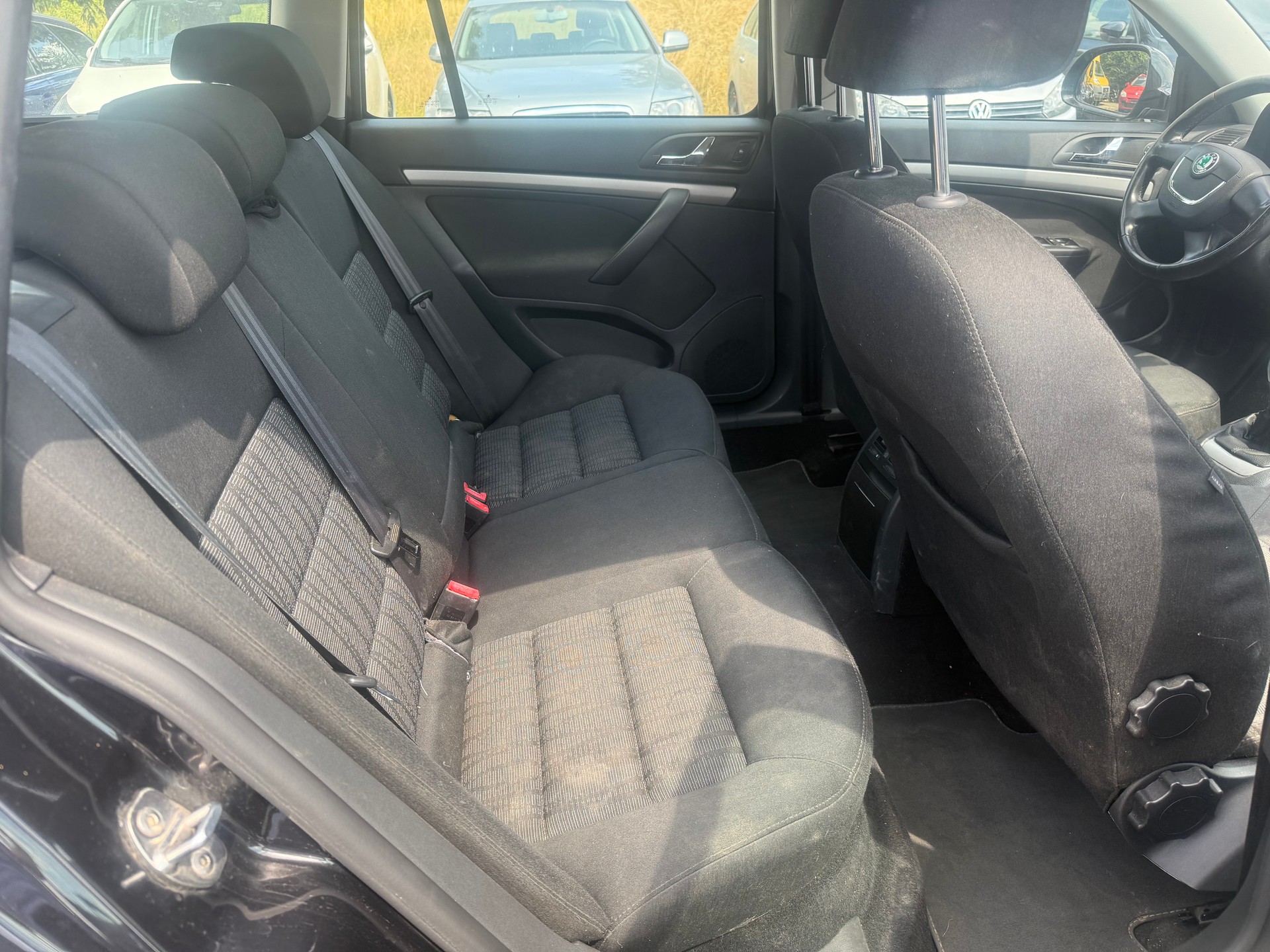 SKODA Octavia Combi 1.6 TDI Adventure 4x4-image-10