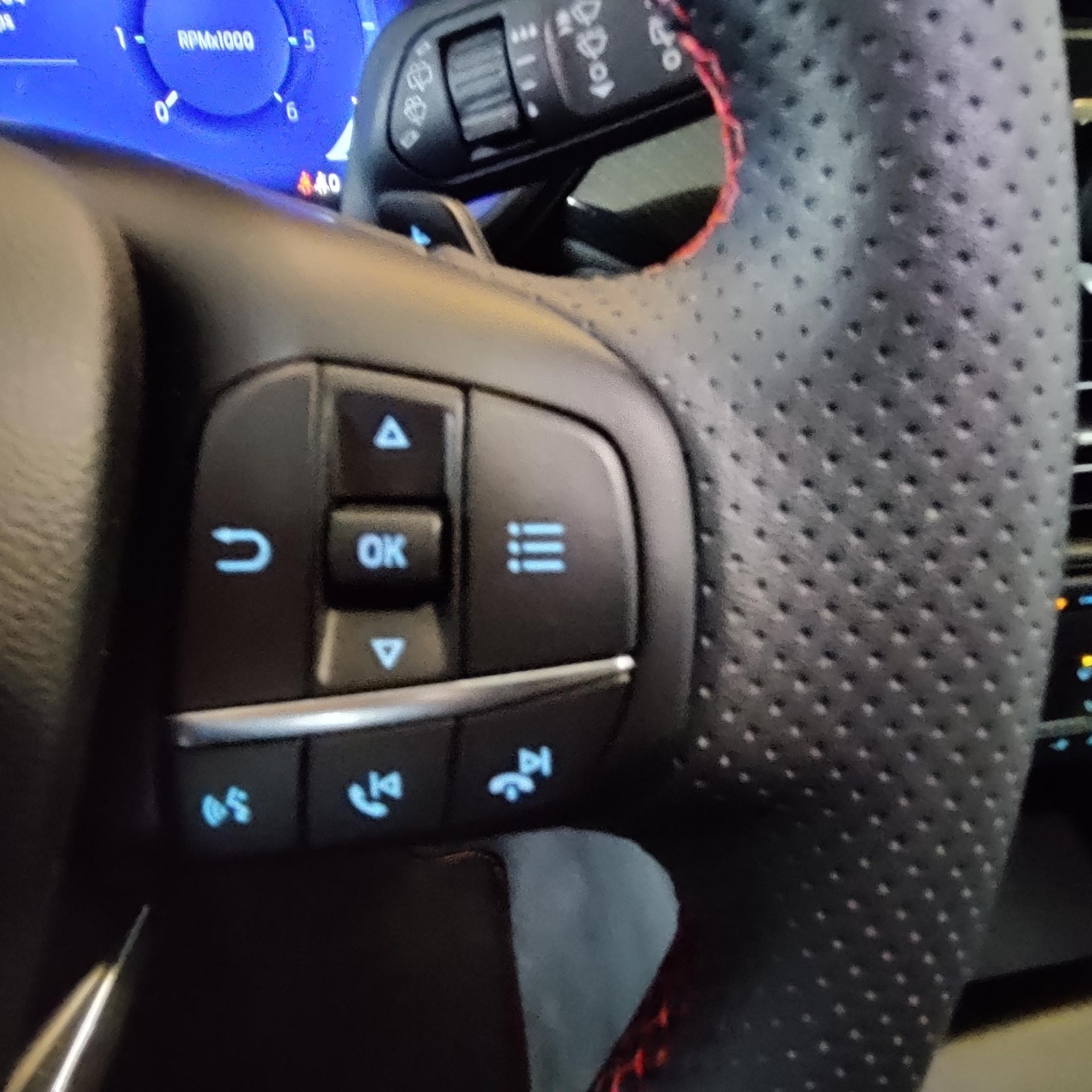 FORD Kuga 2.0 EcoBlue ST-Line-image-14