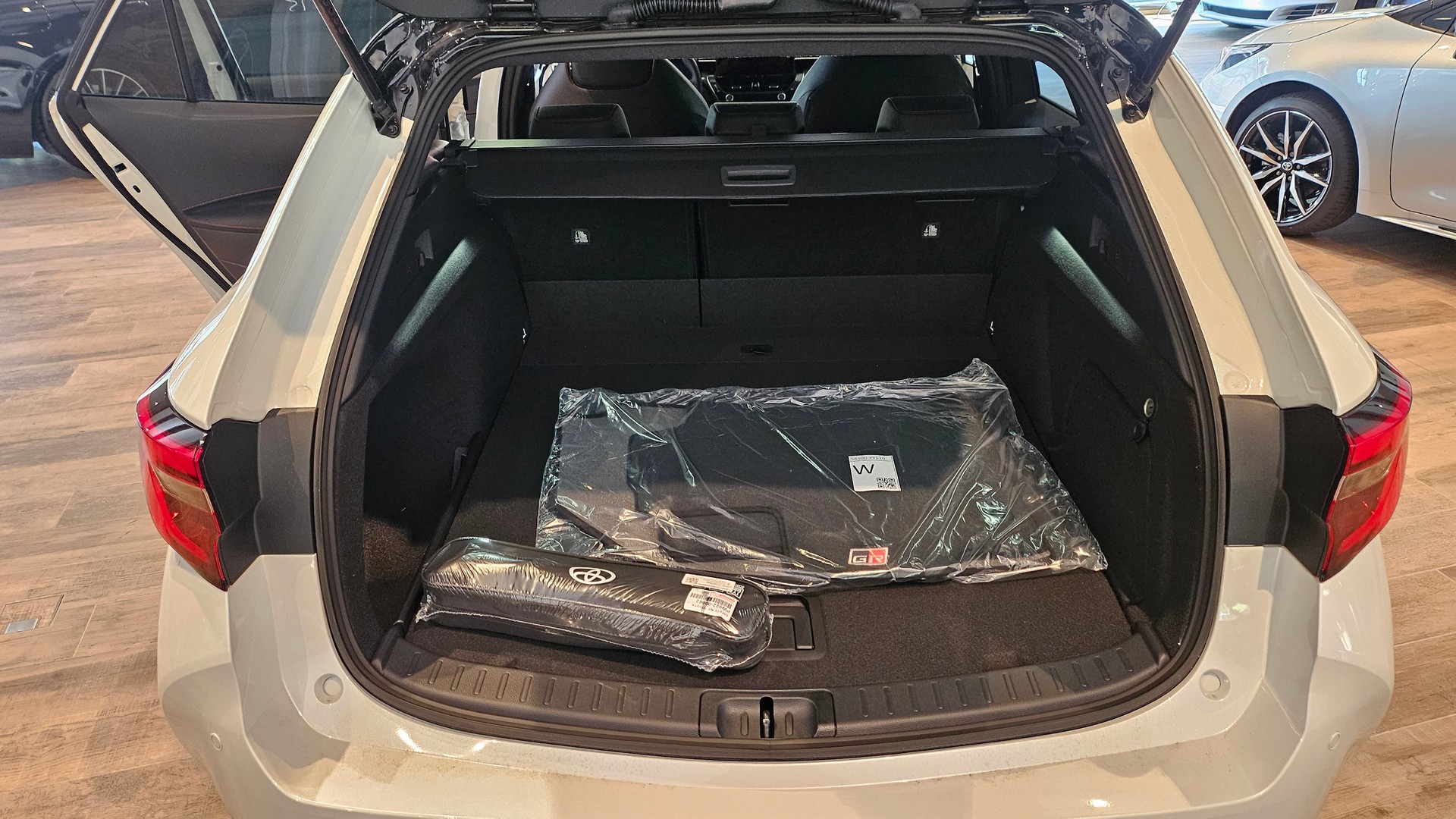 TOYOTA Corolla Touring Sports 2.0 HSD GR Sport e-CVT🔥🔥🔥-image-21