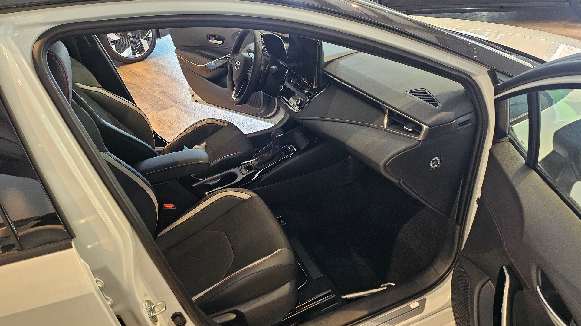 TOYOTA Corolla Touring Sports 2.0 HSD GR Sport e-CVT🔥🔥🔥-image-19